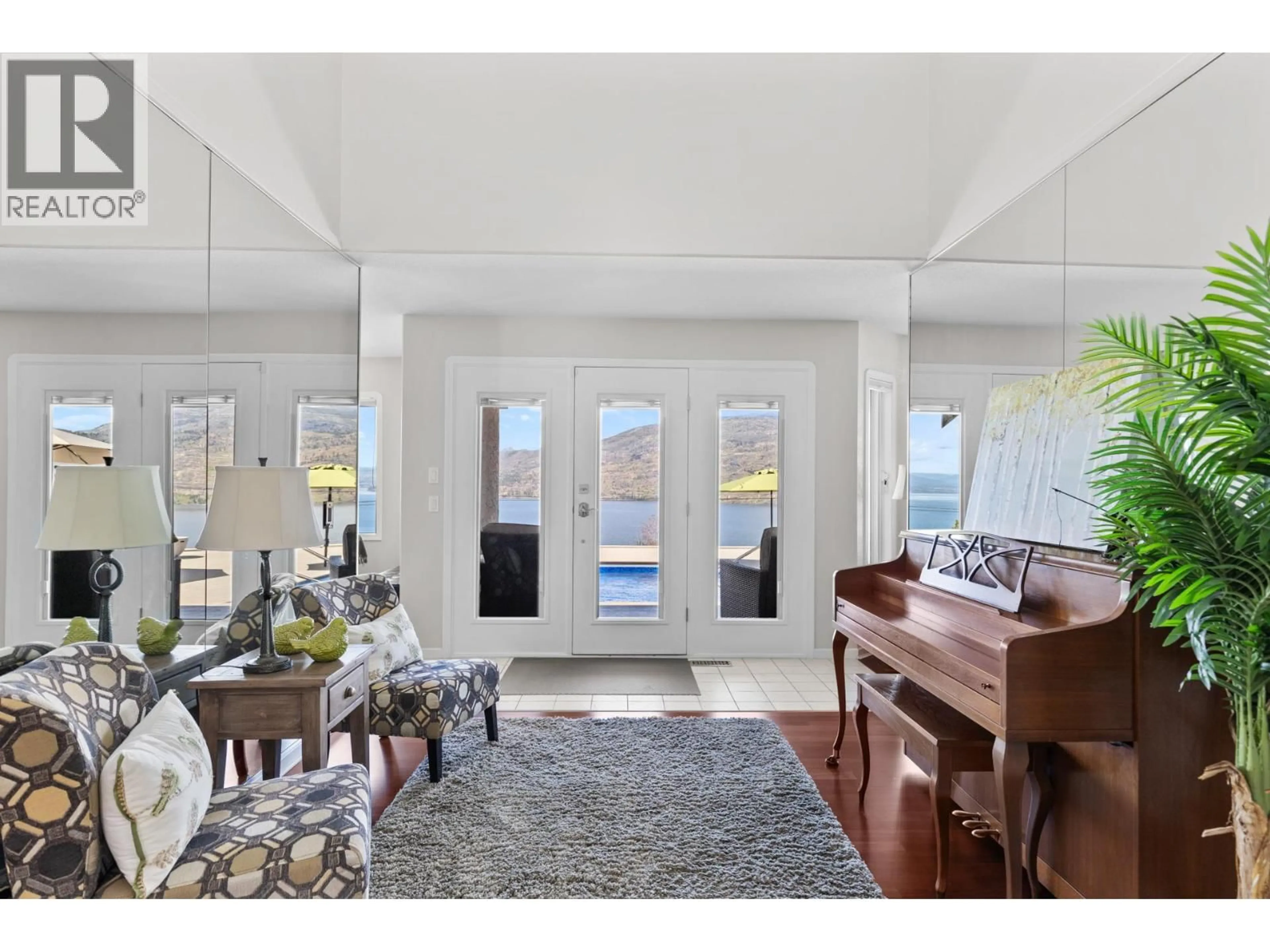 Indoor entryway for 6130 LIPSETT AVENUE, Peachland British Columbia V0H1X7