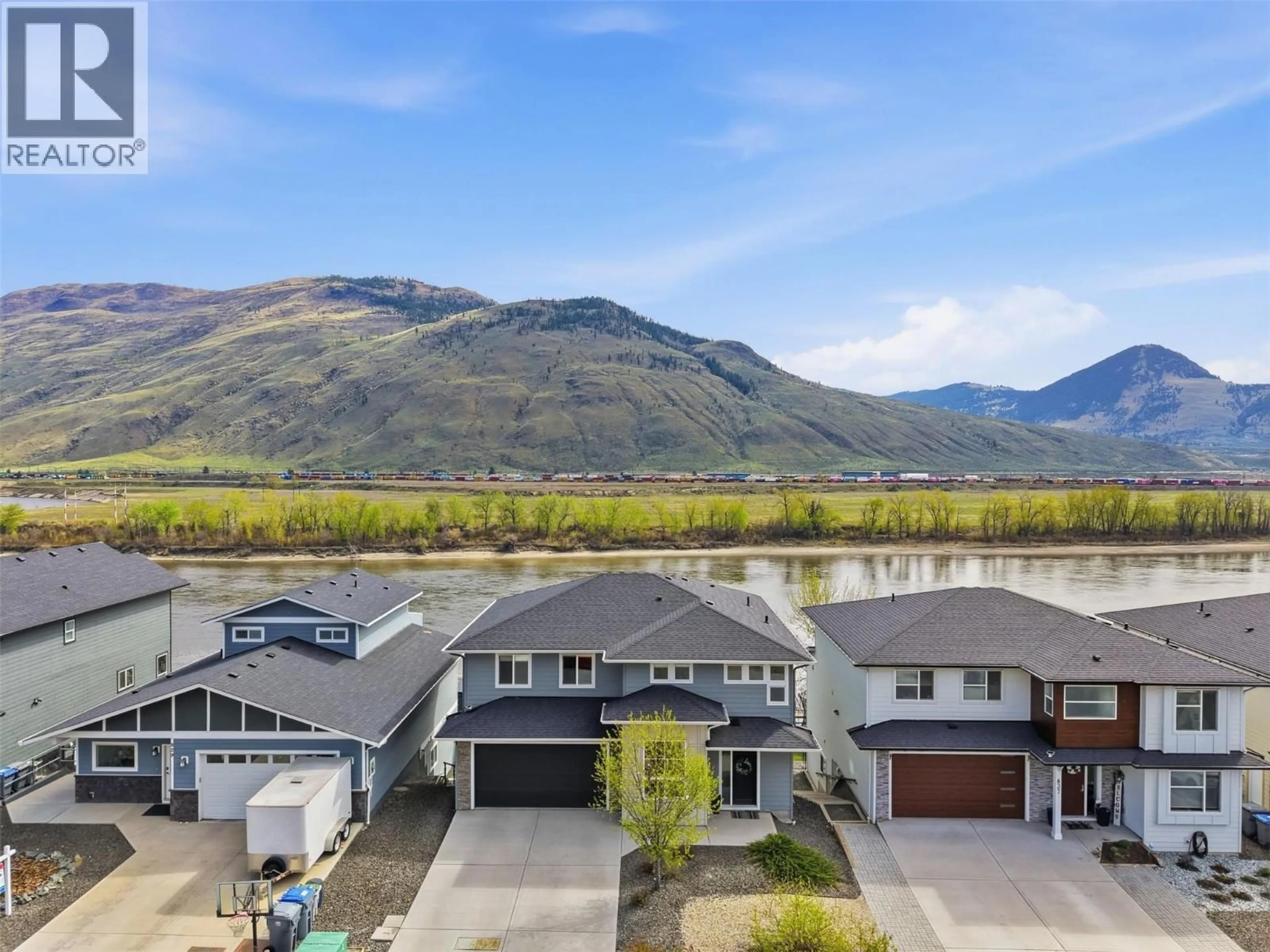 A pic from outside/outdoor area/front of a property/back of a property/a pic from drone, mountain view for 833 WOODRUSH DRIVE, Kamloops British Columbia V2B0E3