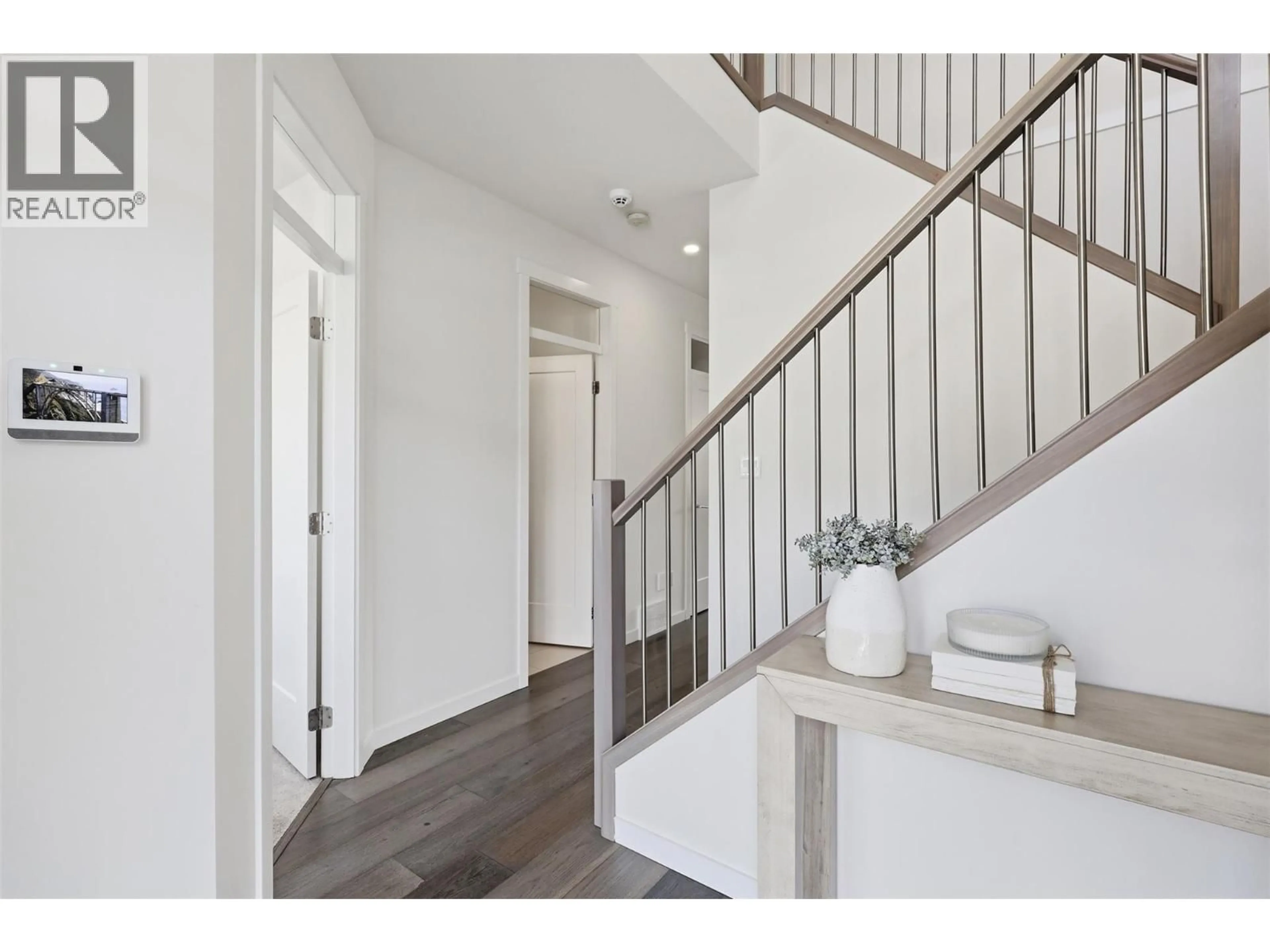 Indoor entryway for 833 WOODRUSH DRIVE, Kamloops British Columbia V2B0E3