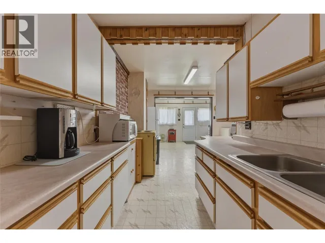 4760 CANOE BEACH DRIVE DRIVE NORTHEAST, Salmon Arm 5