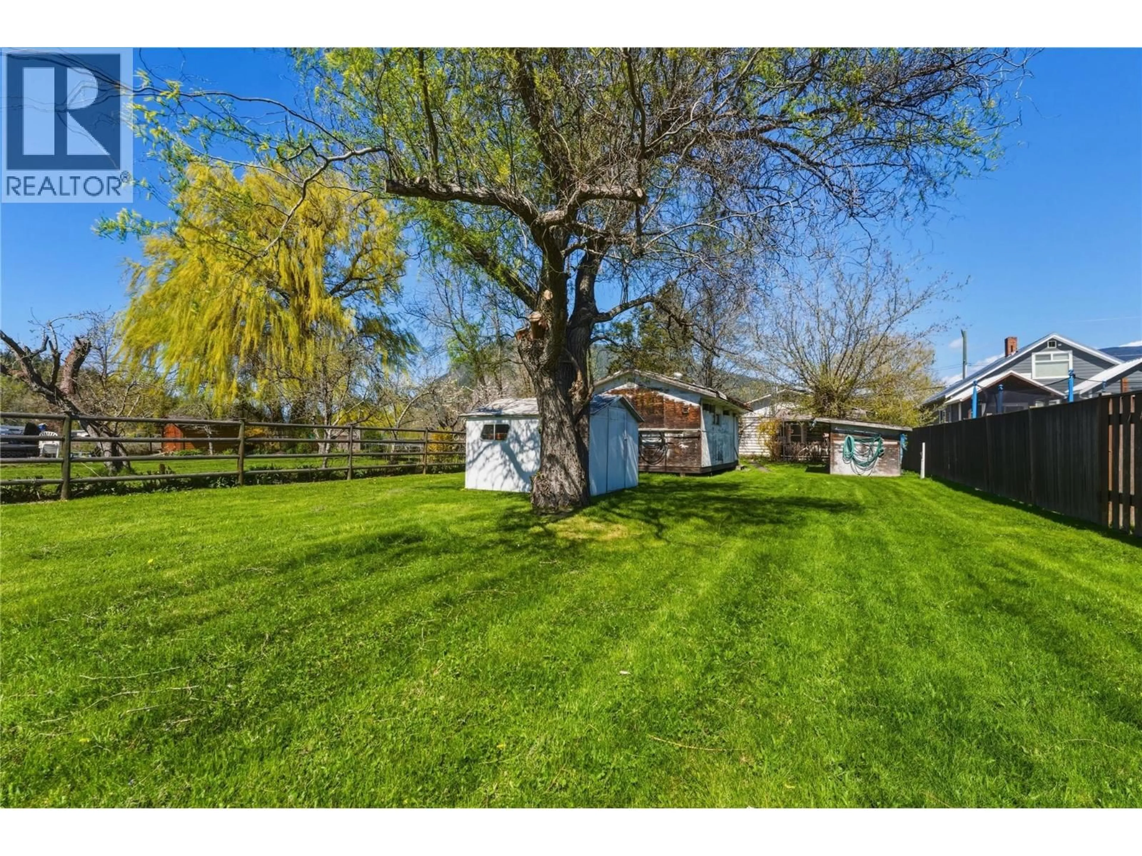 A pic from outside/outdoor area/front of a property/back of a property/a pic from drone, water/lake/river/ocean view for 4760 CANOE BEACH DRIVE DRIVE NORTHEAST, Salmon Arm British Columbia V0E1K0