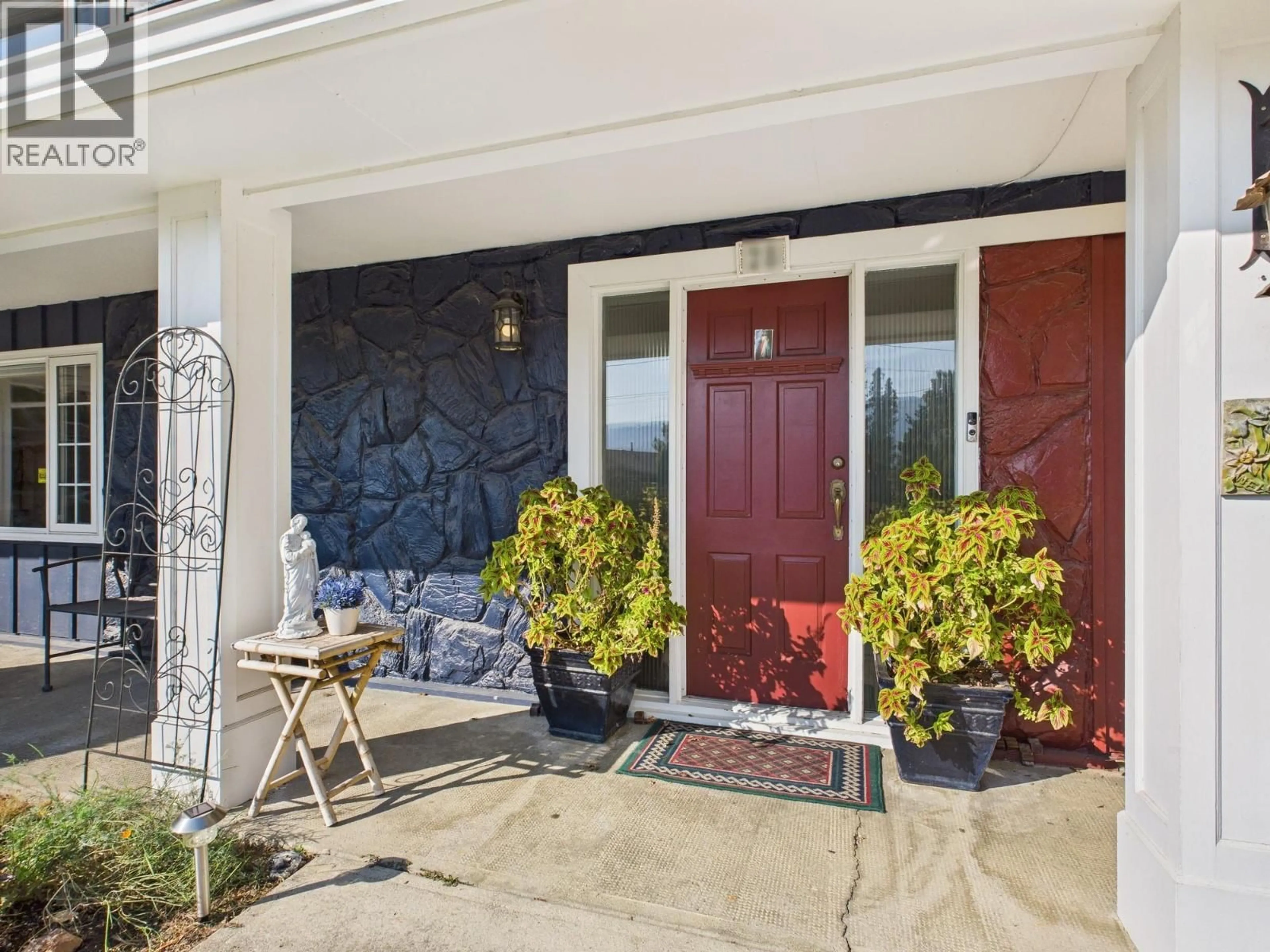 Indoor entryway for 28 FINCH CRESCENT, Osoyoos British Columbia V0H1V1