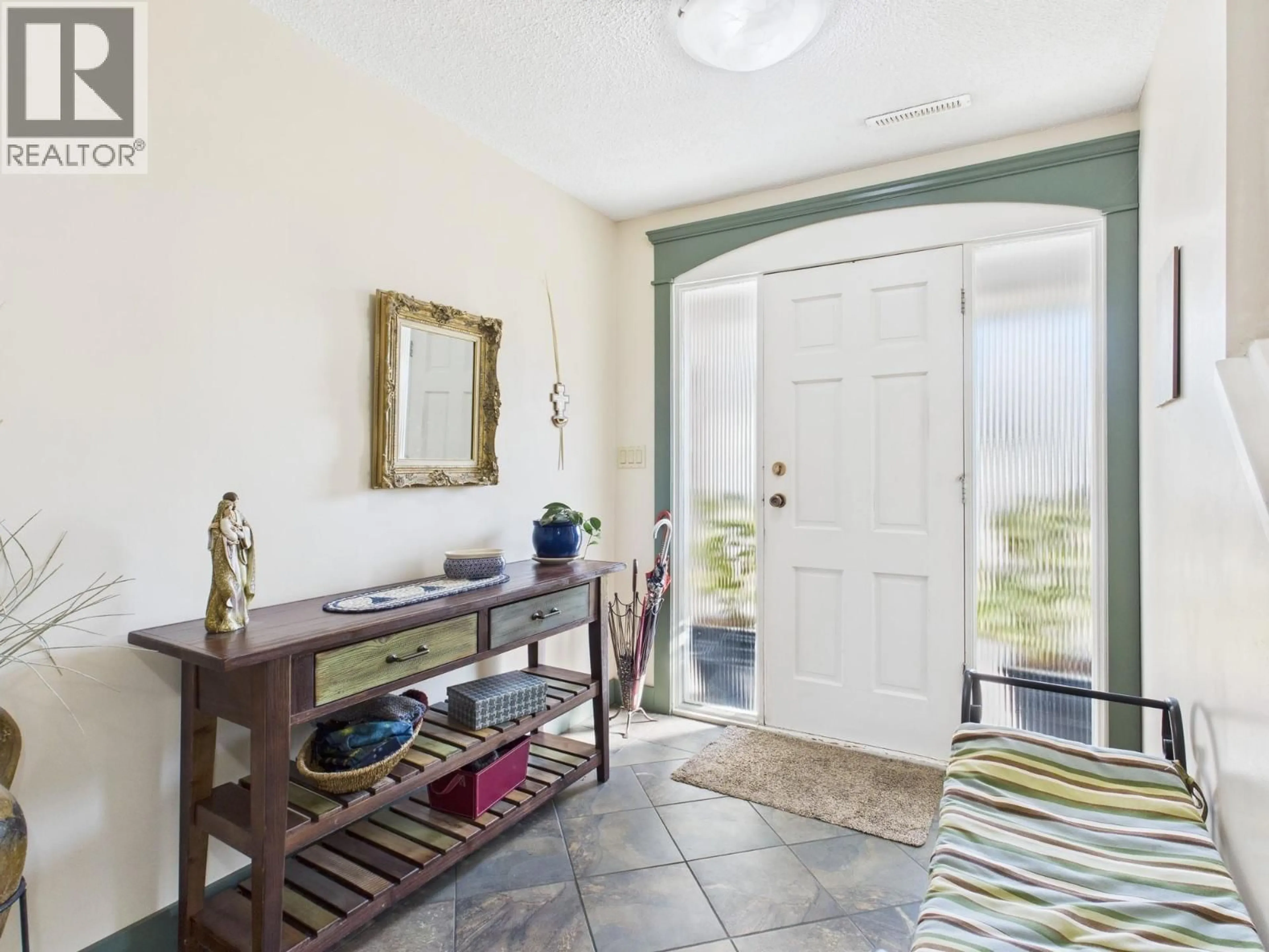 Indoor entryway for 28 FINCH CRESCENT, Osoyoos British Columbia V0H1V1