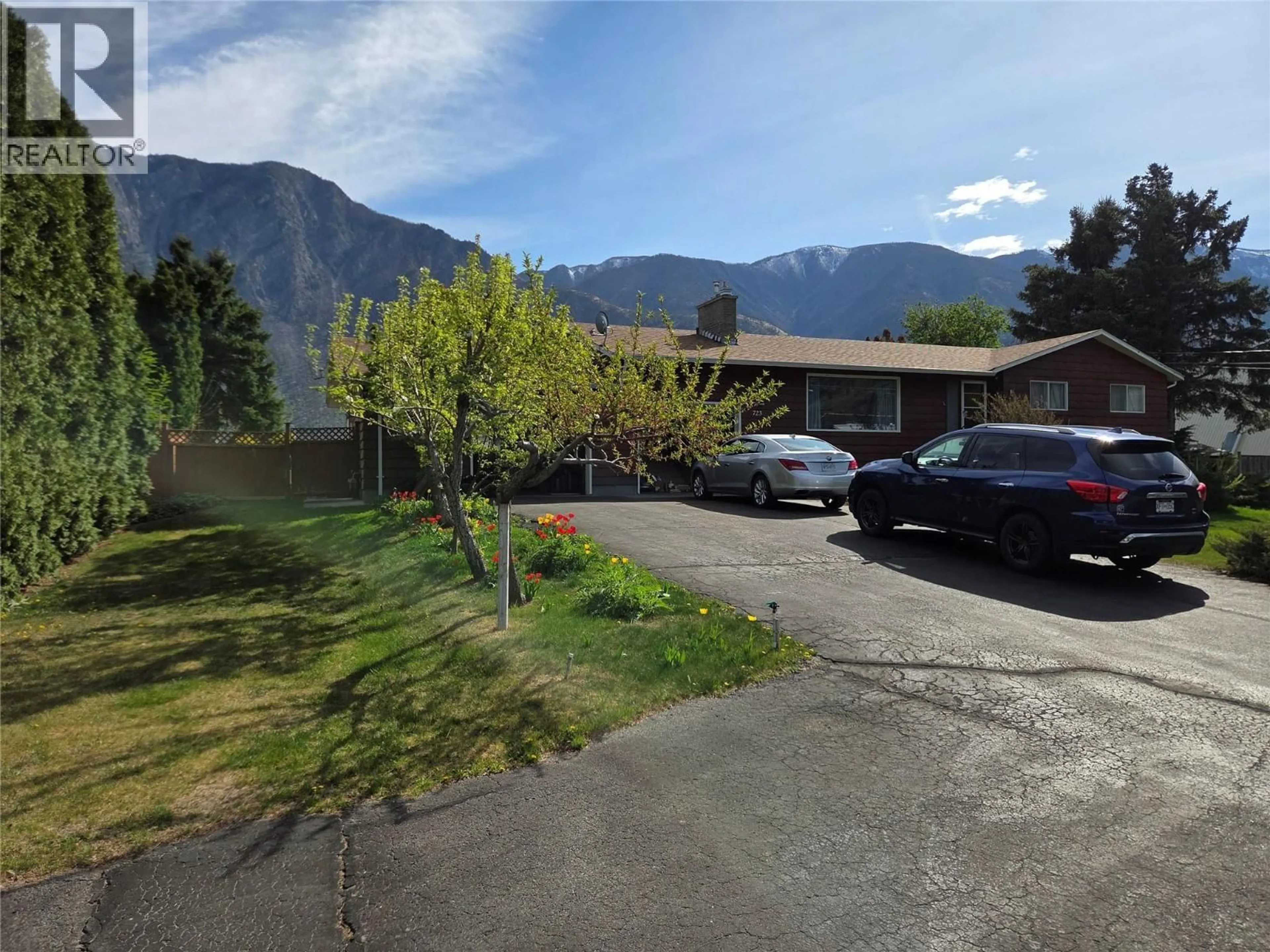 A pic from outside/outdoor area/front of a property/back of a property/a pic from drone, mountain view for 723 3RD AVENUE, Keremeos British Columbia V0X1N2