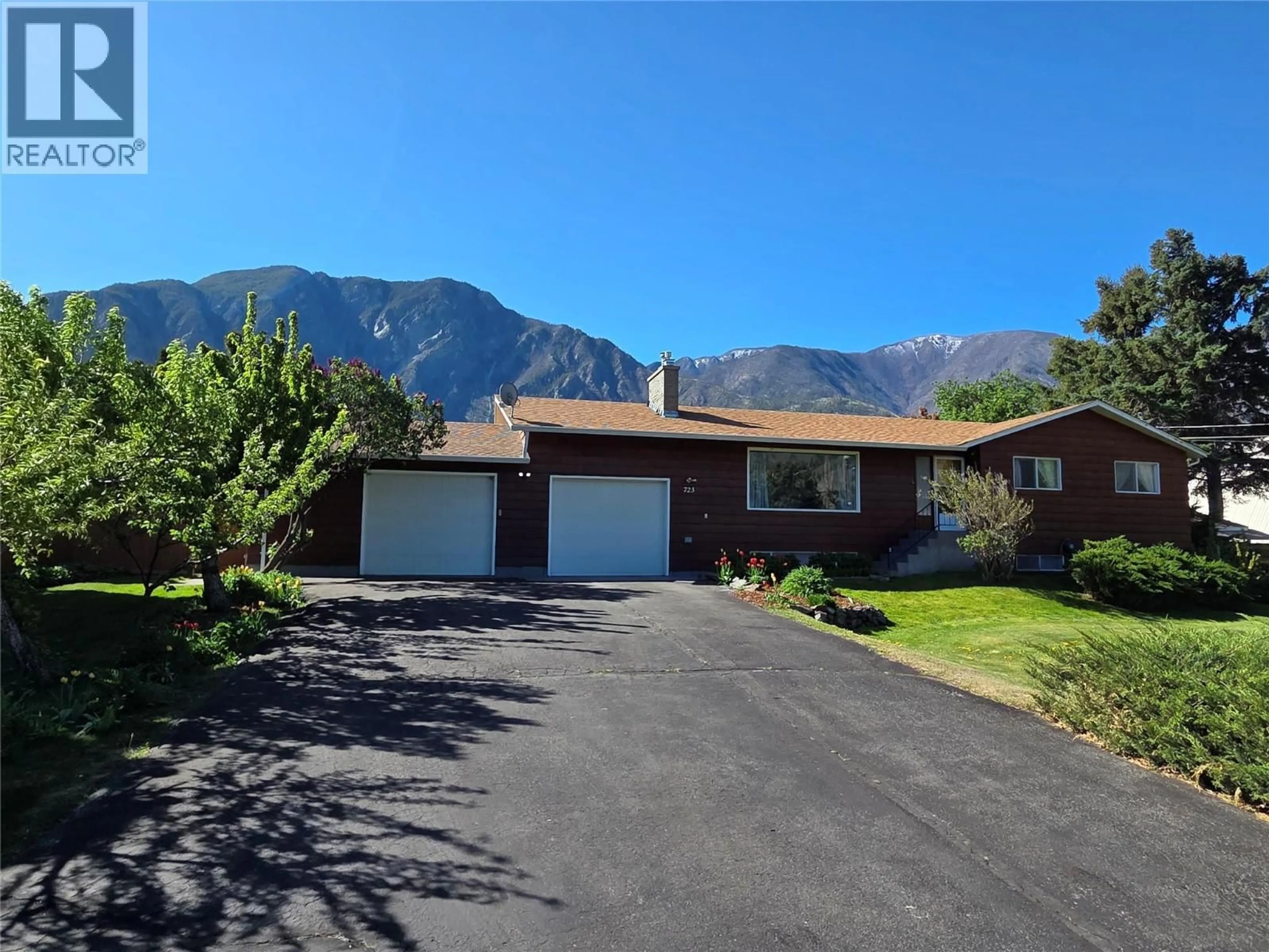 A pic from outside/outdoor area/front of a property/back of a property/a pic from drone, mountain view for 723 3RD AVENUE, Keremeos British Columbia V0X1N2