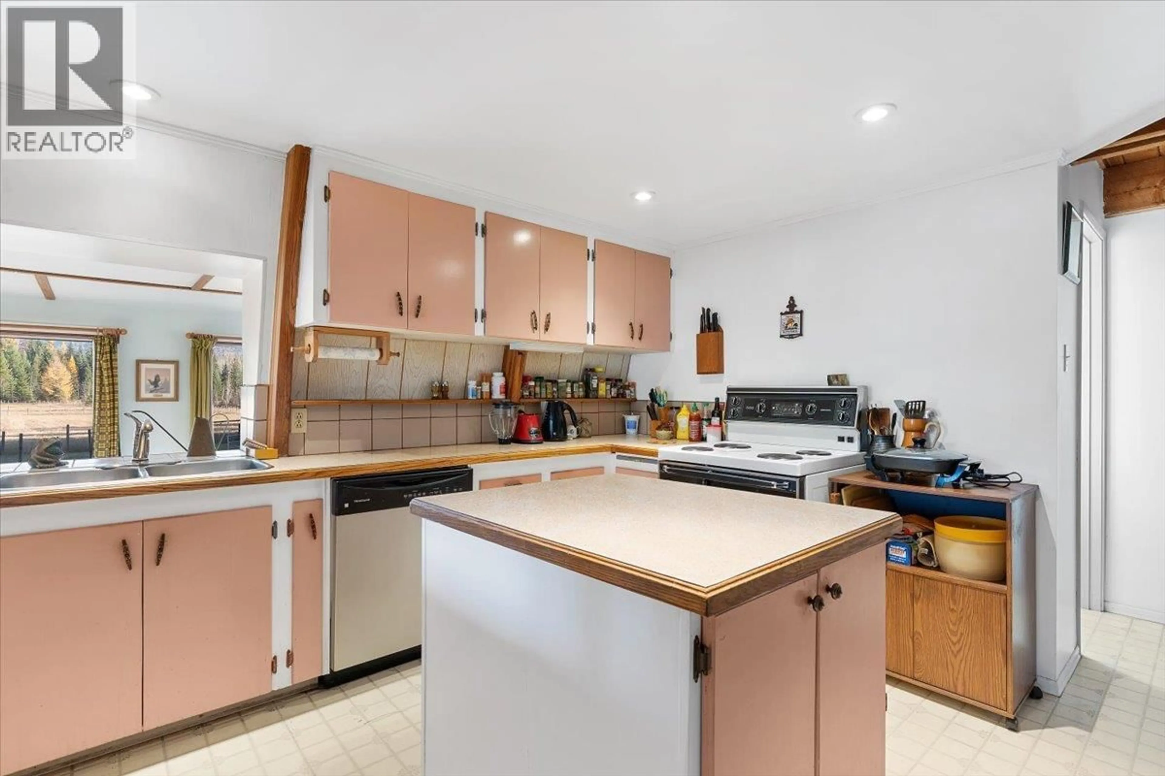 Open concept kitchen, unknown for 1215 TRINITY VALLEY ROAD, Lumby British Columbia V0E2G4