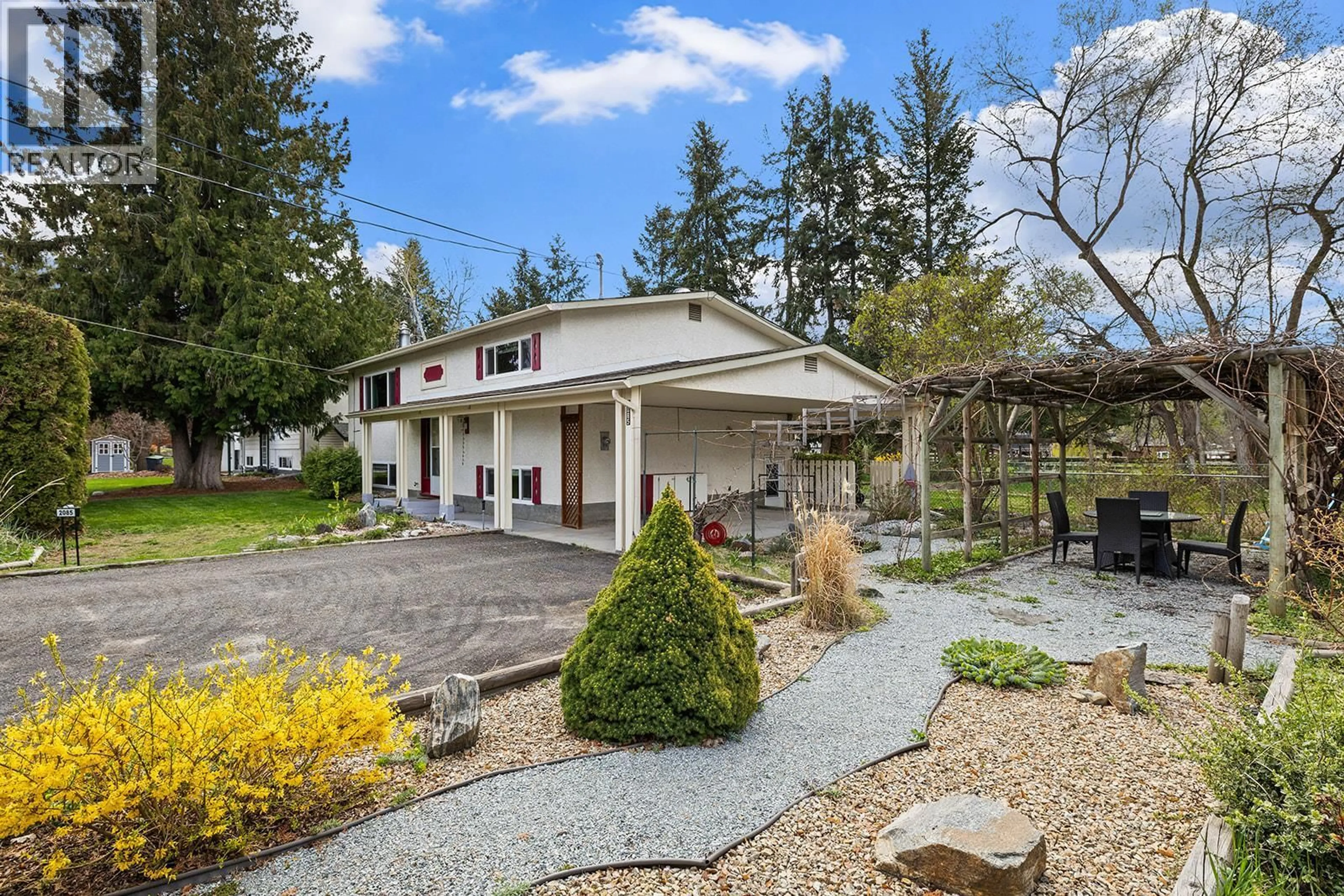 Patio, water/lake/river/ocean view for 2085 RUBY ROAD, Kelowna British Columbia V1W4B9