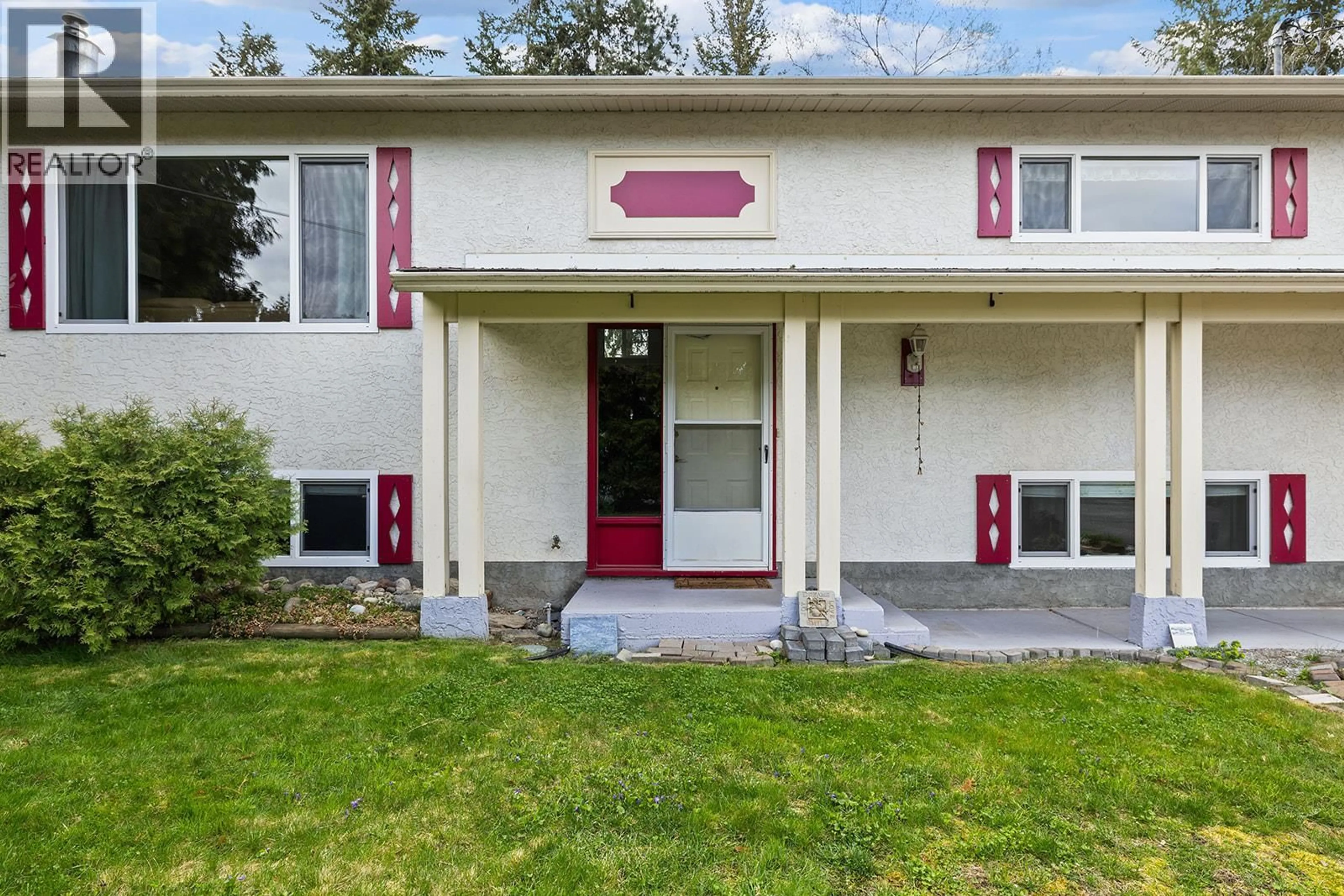 Home with vinyl exterior material, street for 2085 RUBY ROAD, Kelowna British Columbia V1W4B9