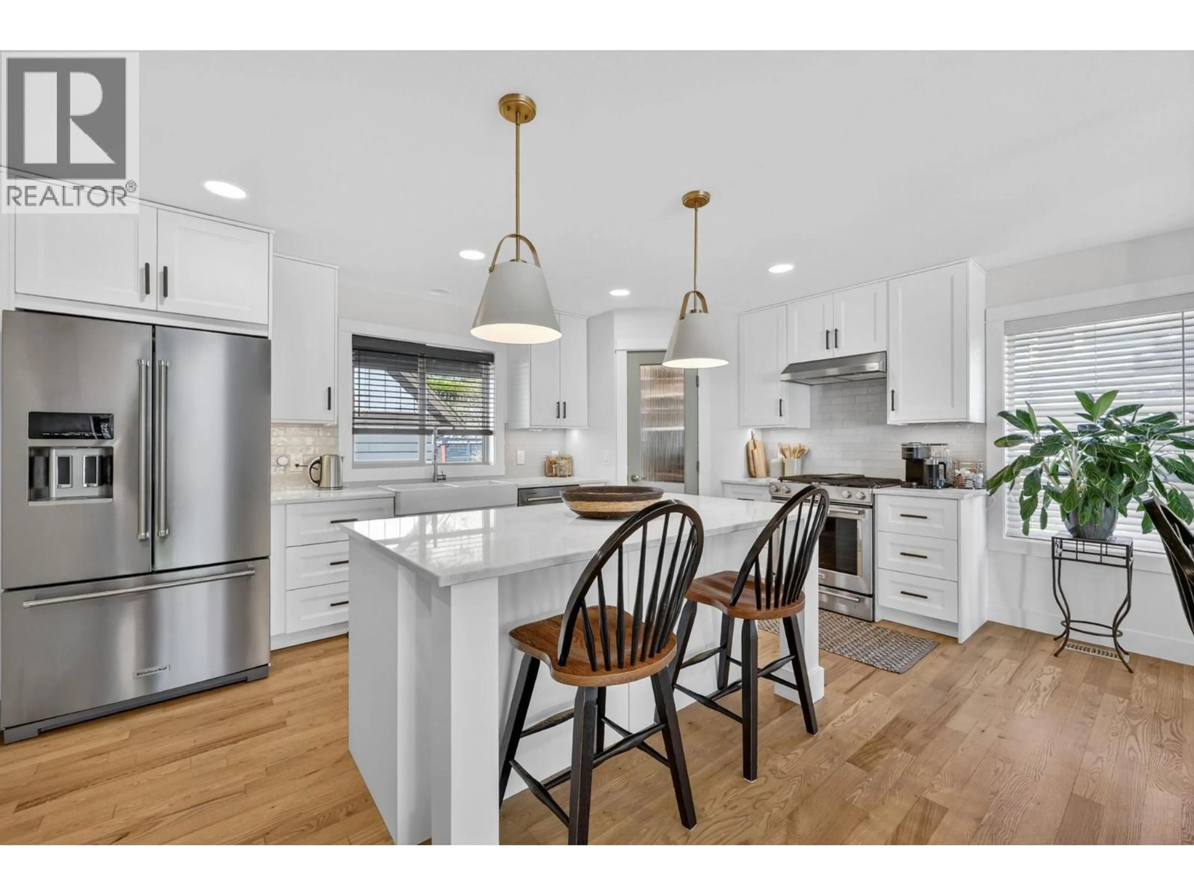 Open concept kitchen, wood/laminate floor for 434 STILL POND PLACE, Kelowna British Columbia V1V2V4
