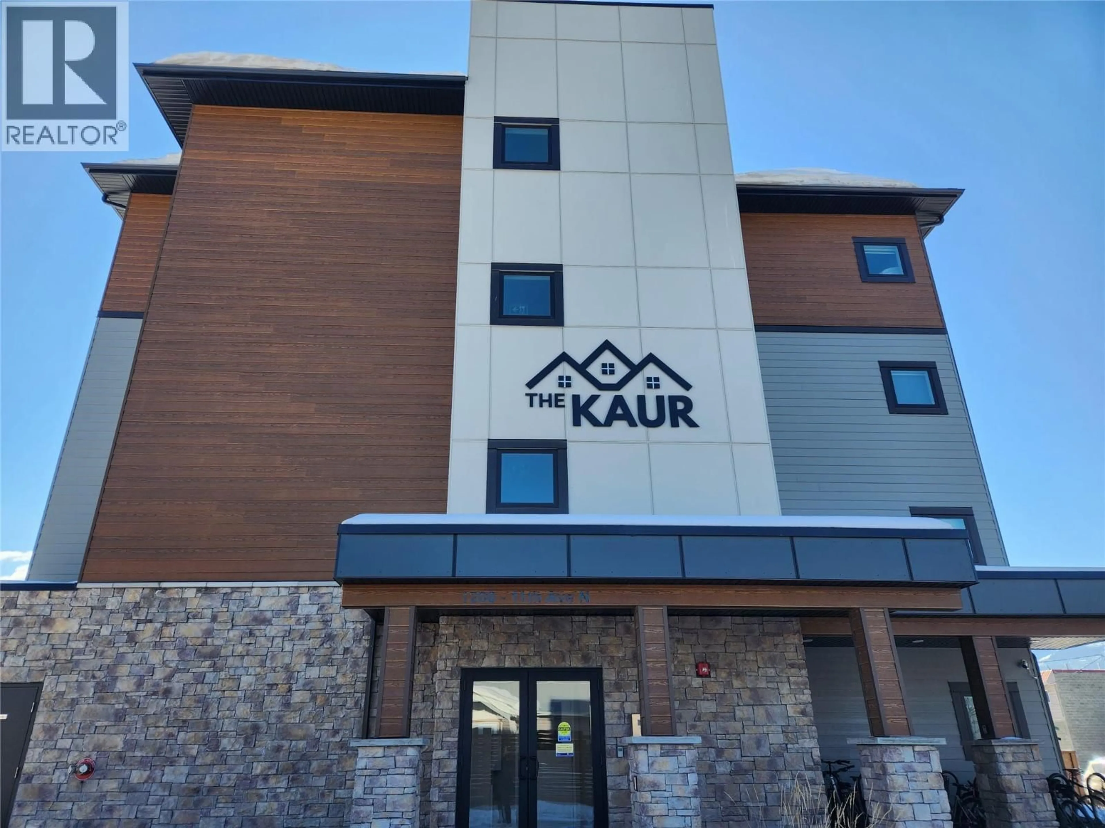 Indoor foyer for 201 - 1200 11 AVENUE, Golden British Columbia V0A1H0