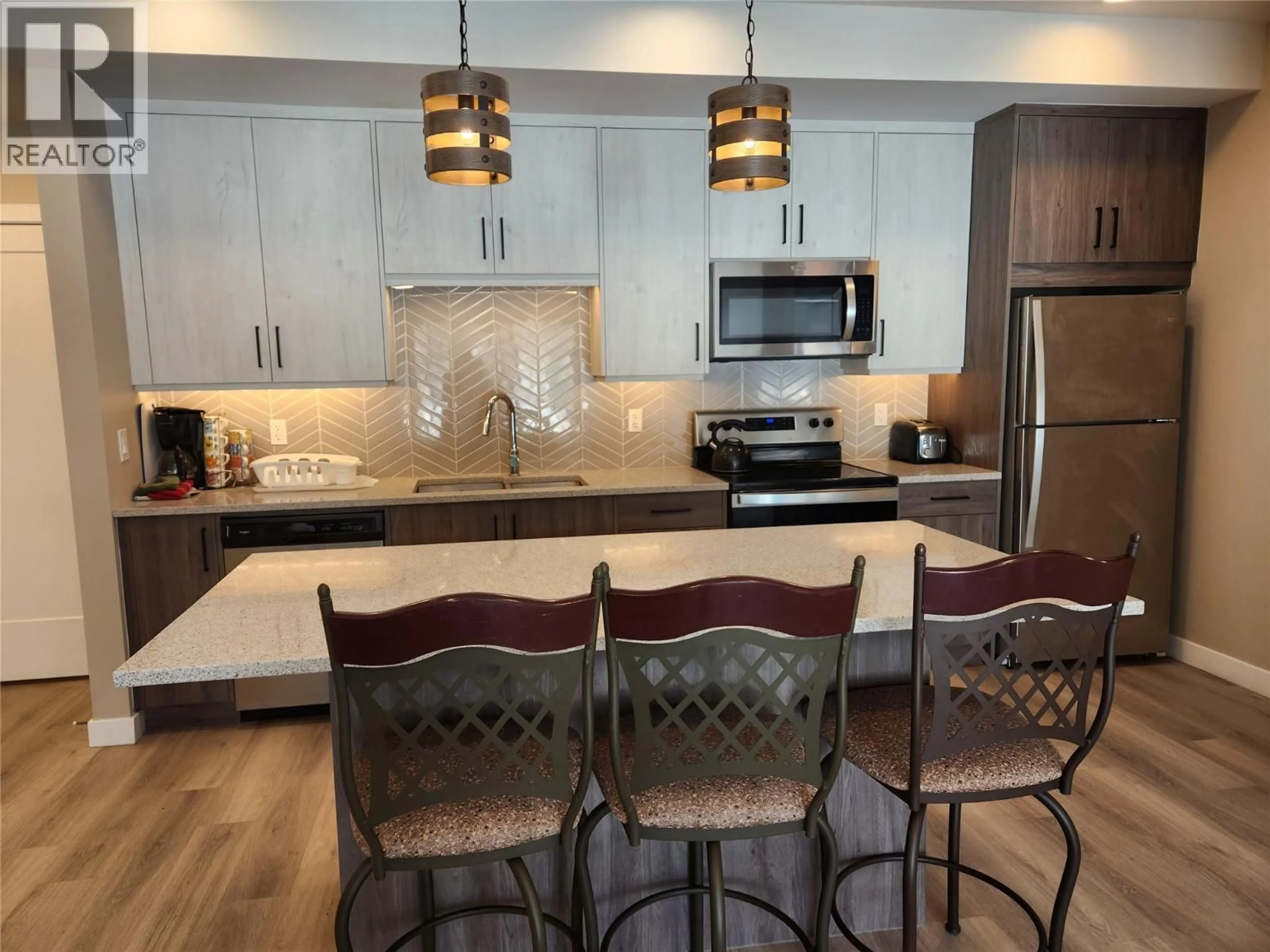 Open concept kitchen, unknown for 201 - 1200 11 AVENUE, Golden British Columbia V0A1H0