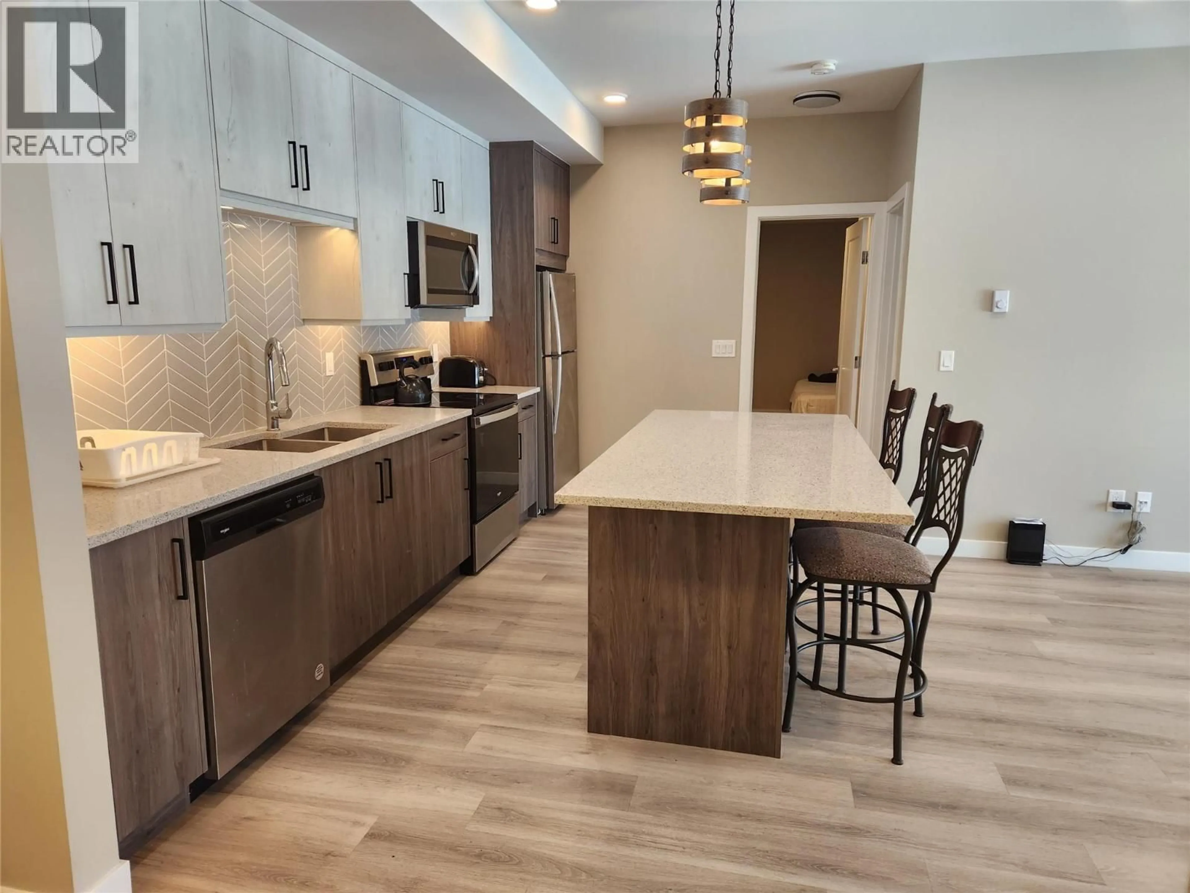 Open concept kitchen, unknown for 201 - 1200 11 AVENUE, Golden British Columbia V0A1H0