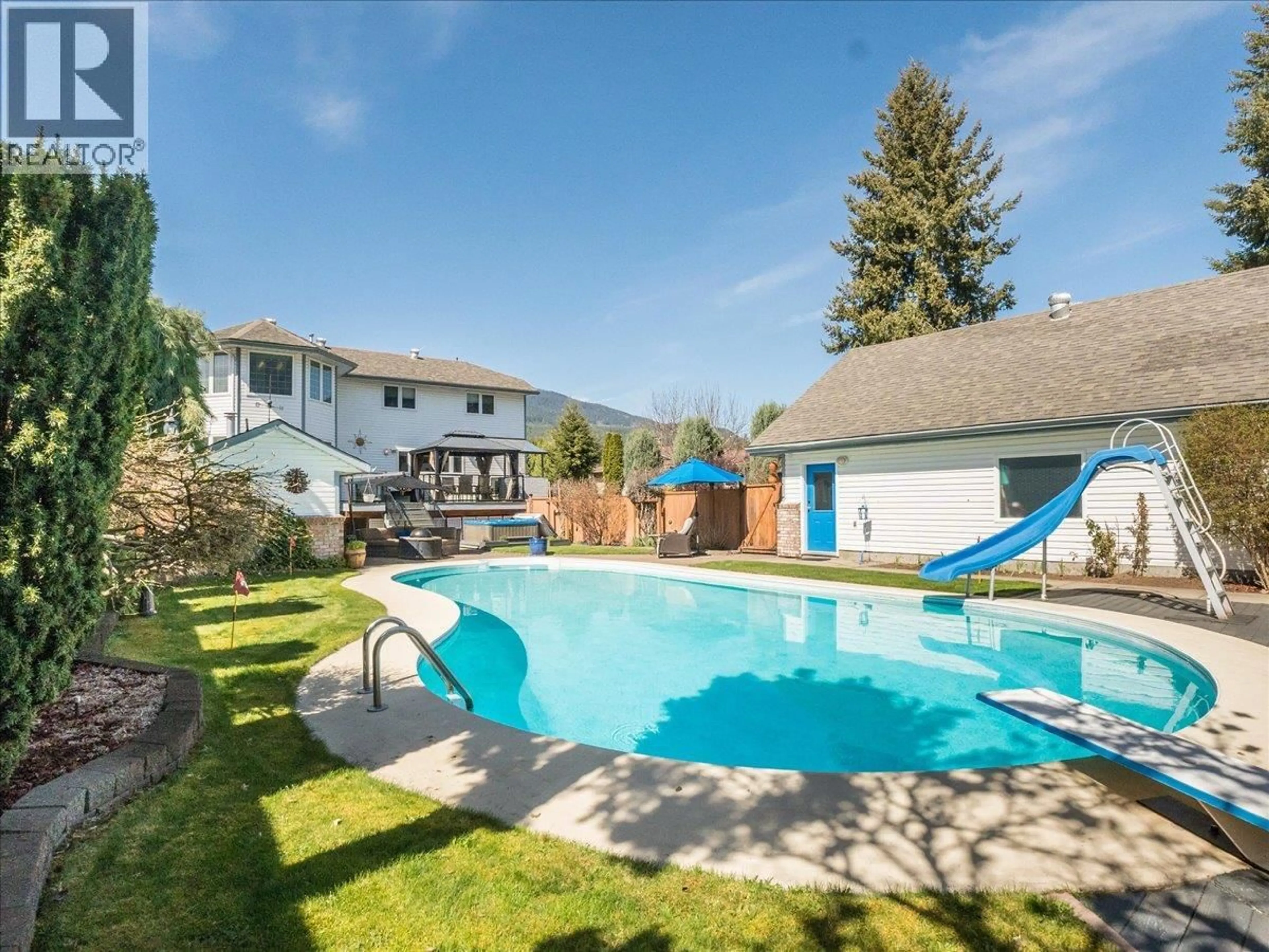 Pool for 1063 BRIDGEVIEW CRESCENT, Castlegar British Columbia V1N3H7