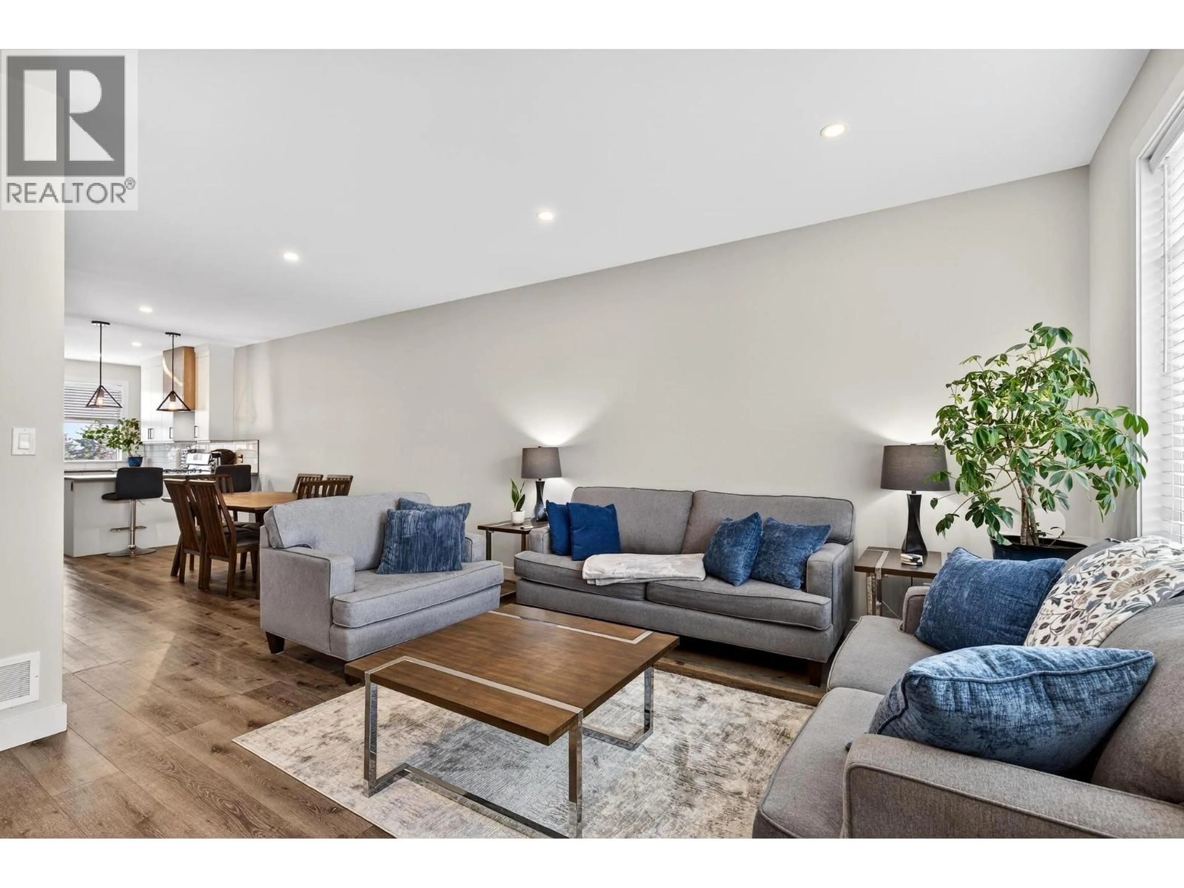 Living room with furniture, wood/laminate floor for 3 - 3405 16 AVENUE, Vernon British Columbia V1T1A7