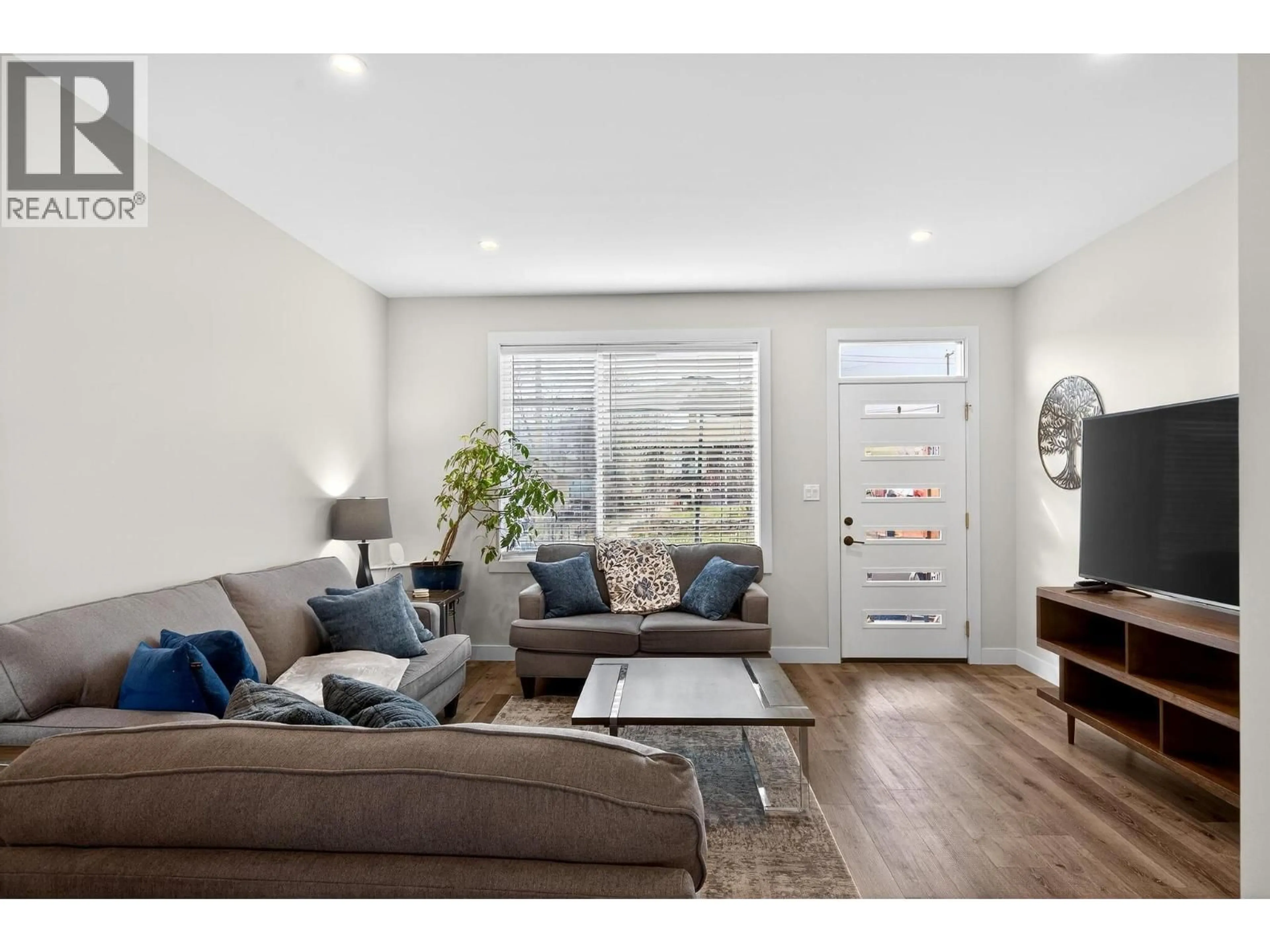 Living room with furniture, unknown for 3 - 3405 16 AVENUE, Vernon British Columbia V1T1A7