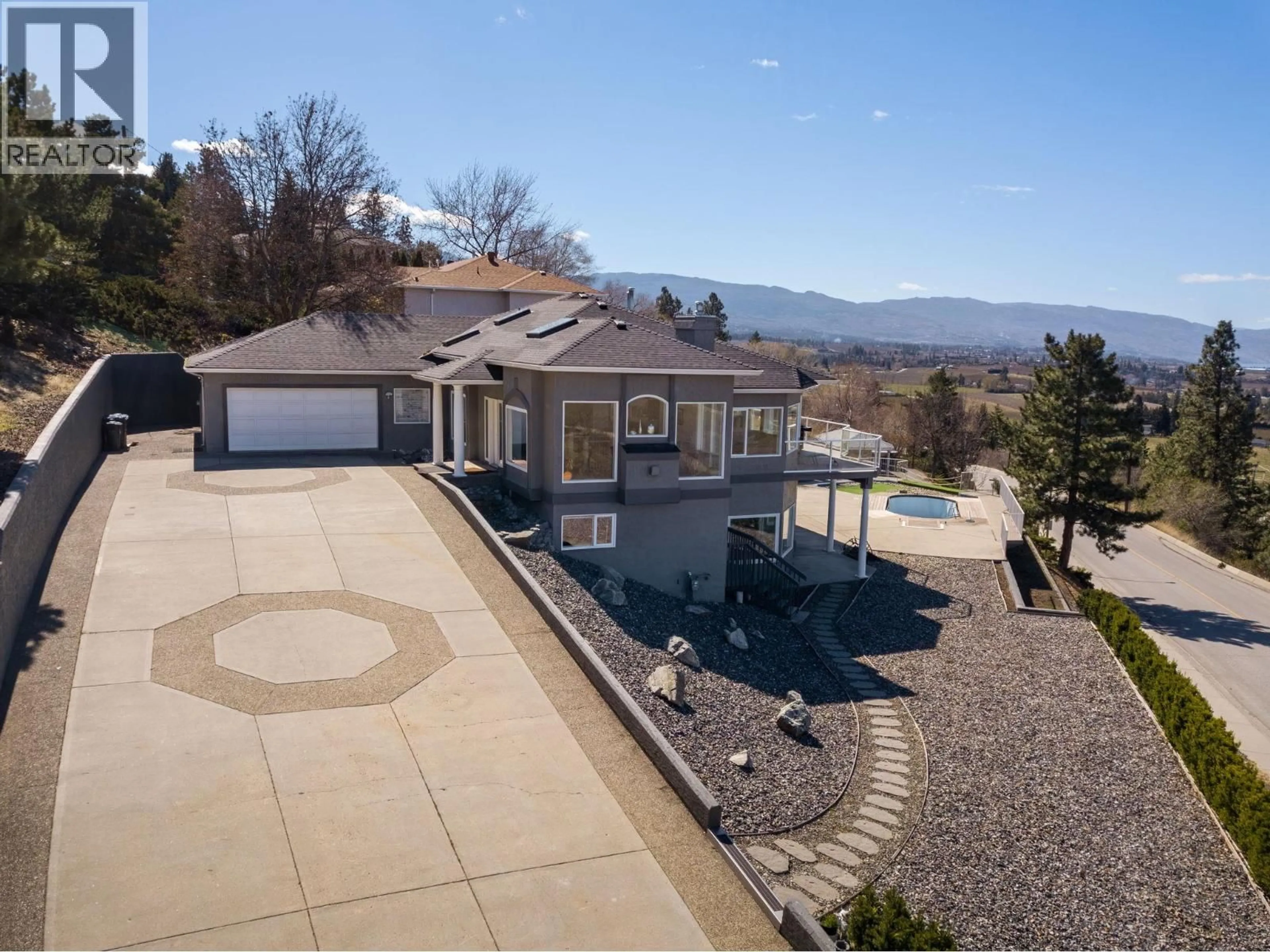 A pic from outside/outdoor area/front of a property/back of a property/a pic from drone, water/lake/river/ocean view for 845 TOOVEY ROAD, Kelowna British Columbia V1X6P9