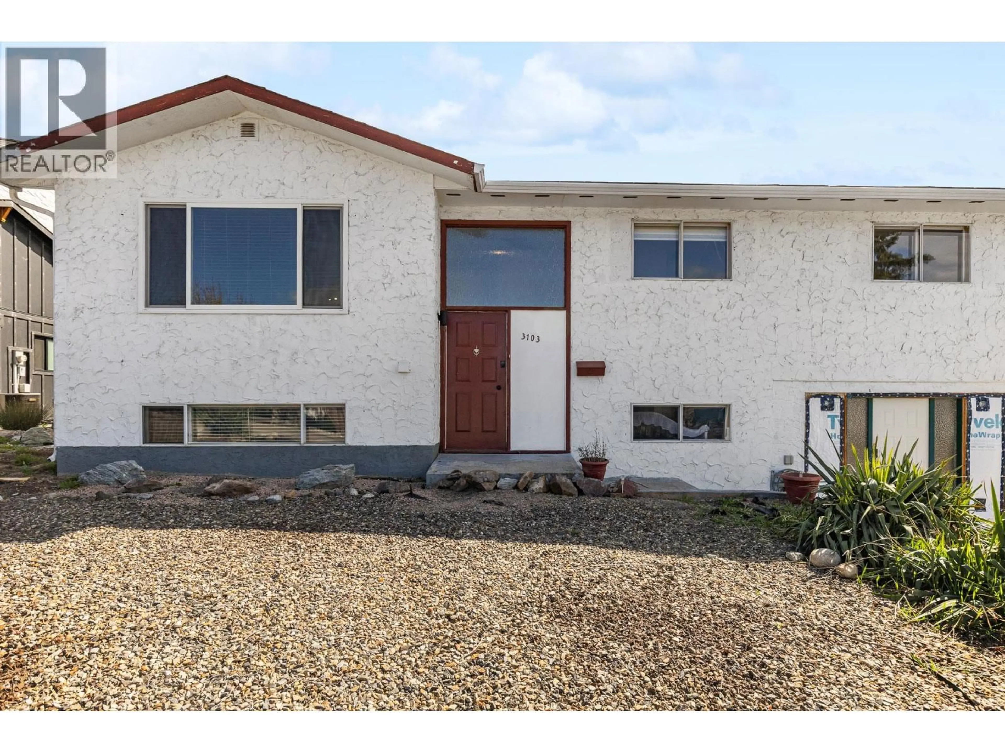 Home with vinyl exterior material, street for 3103 13TH STREET, Vernon British Columbia V1T6T6