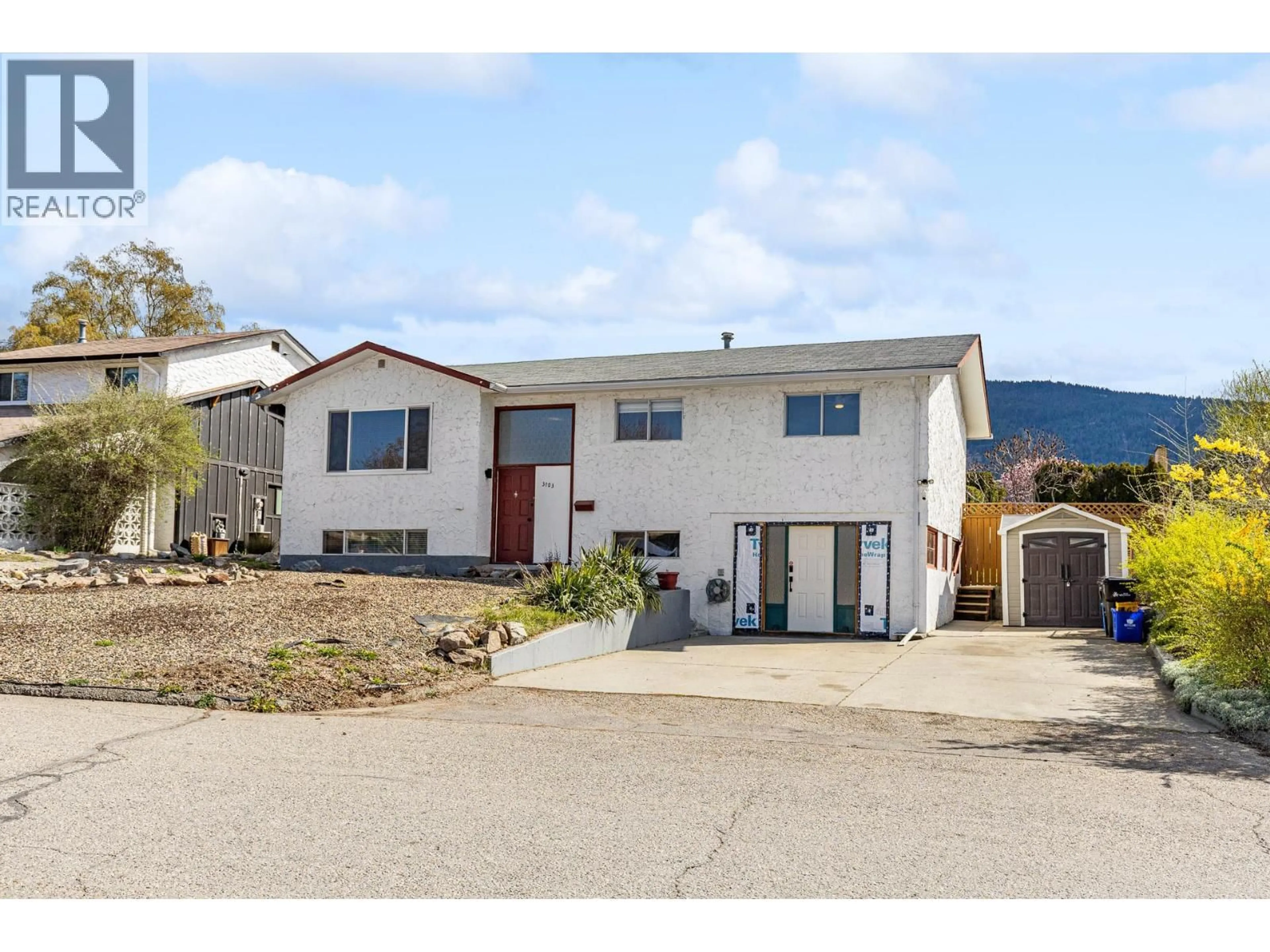 Home with vinyl exterior material, street for 3103 13TH STREET, Vernon British Columbia V1T6T6