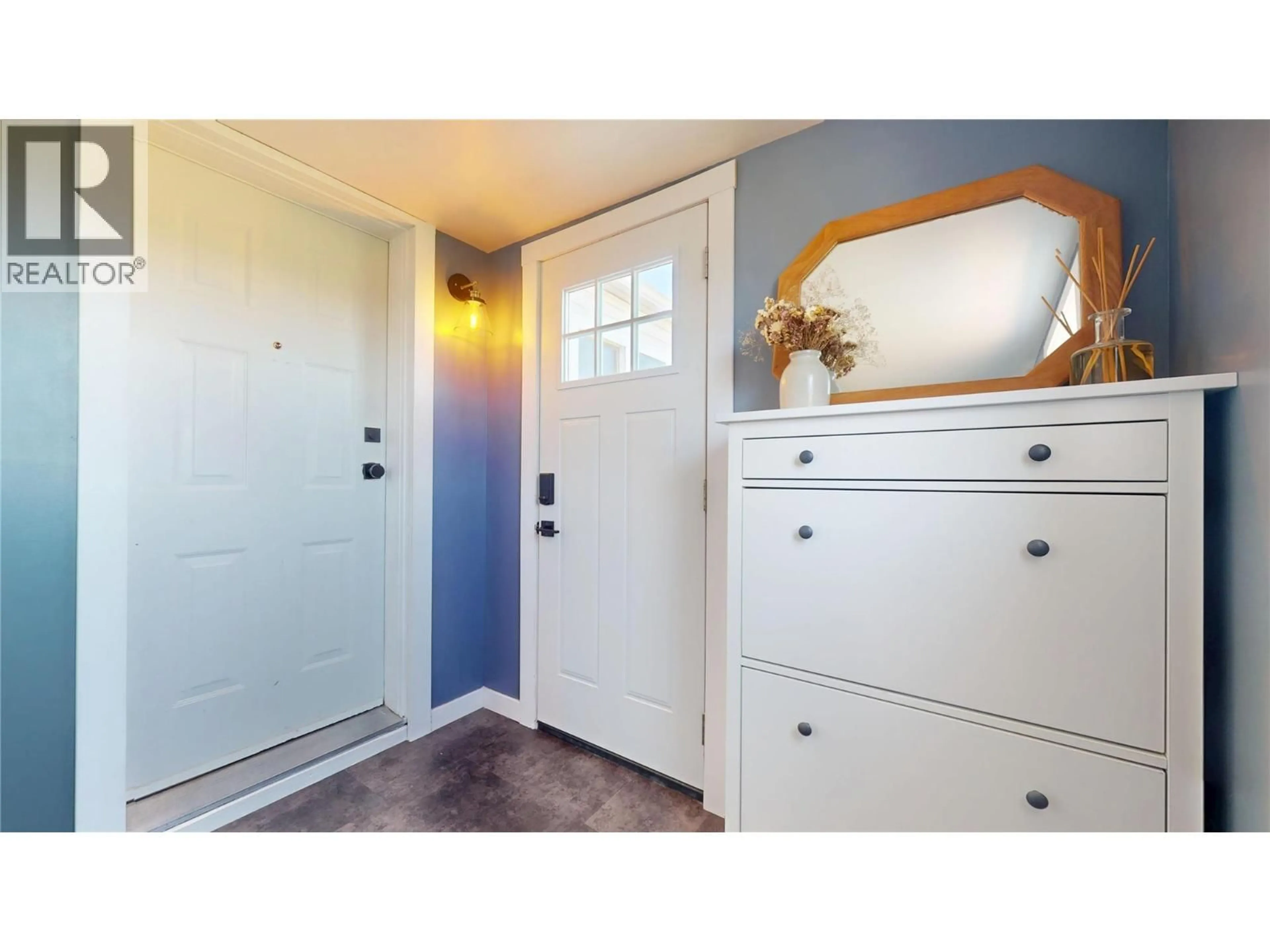 Indoor entryway for 3251 45TH STREET SOUTH, Cranbrook British Columbia V1C7A1