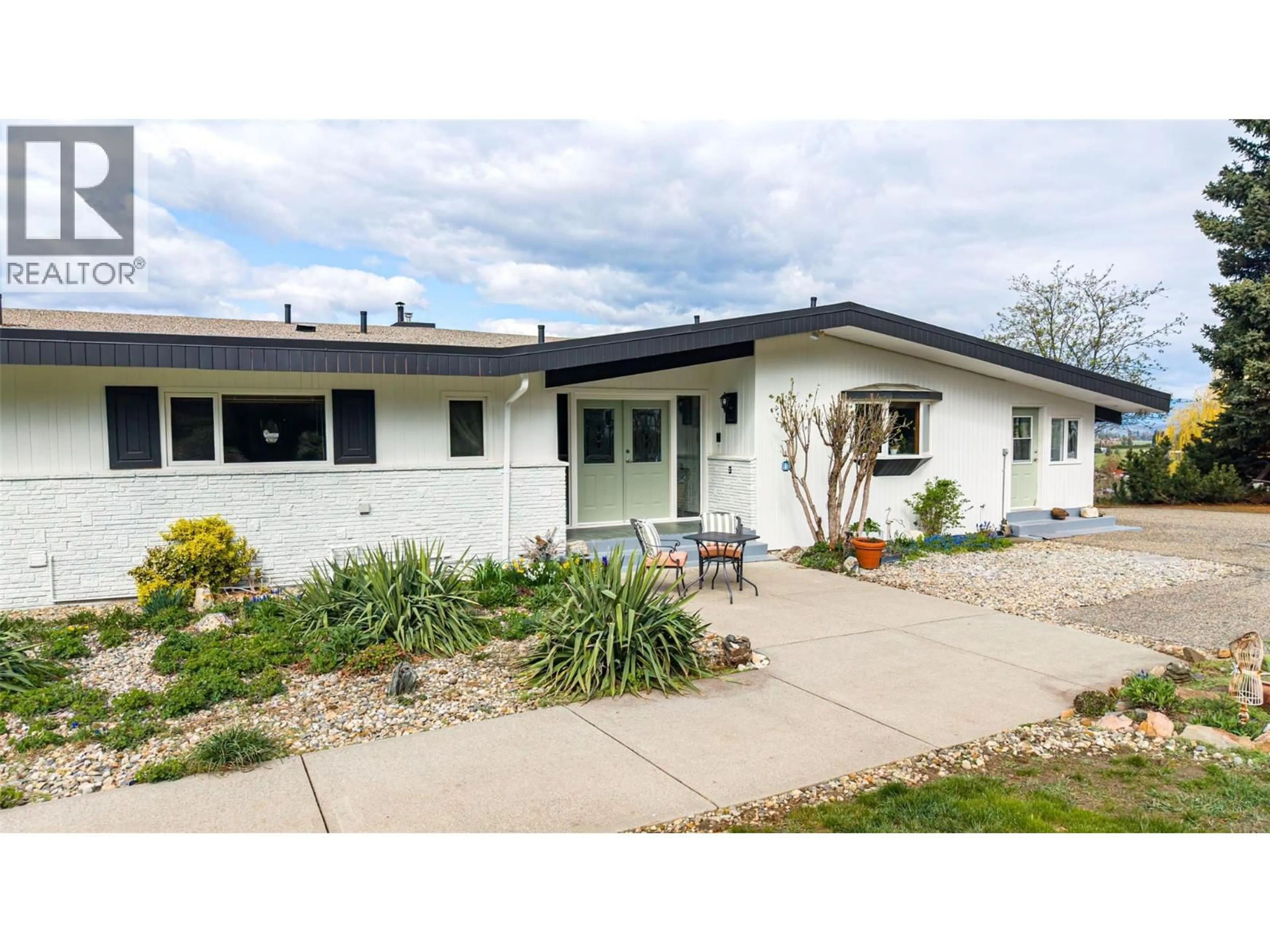 Home with vinyl exterior material, street for 701 ROBIN ROAD, Vernon British Columbia V1B3B3