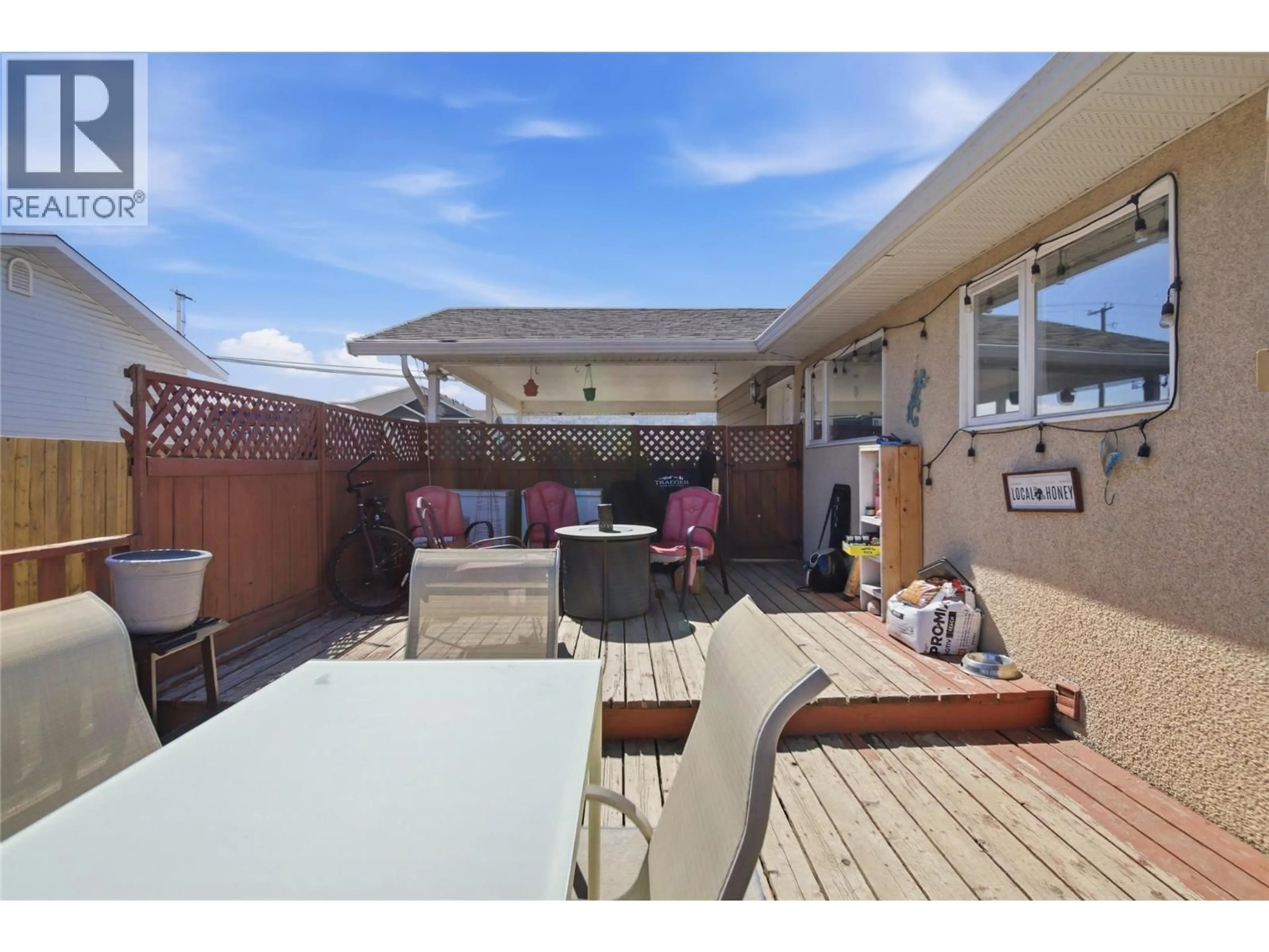 Patio, street for 1938 PARKCREST AVENUE, Kamloops British Columbia V2B4X3