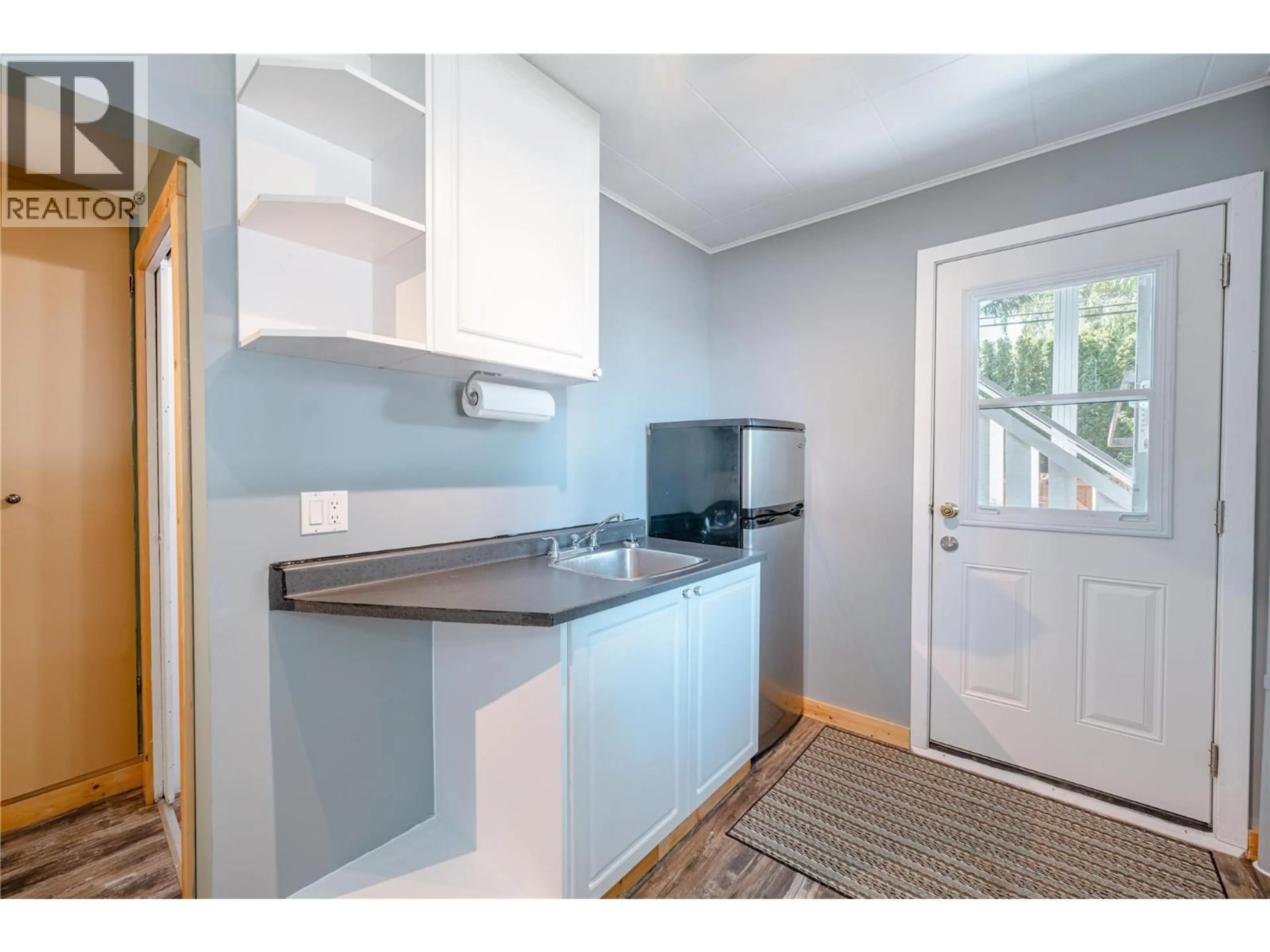 Standard kitchen, unknown for 503 THIRD STREET EAST, Revelstoke British Columbia V0E2S0
