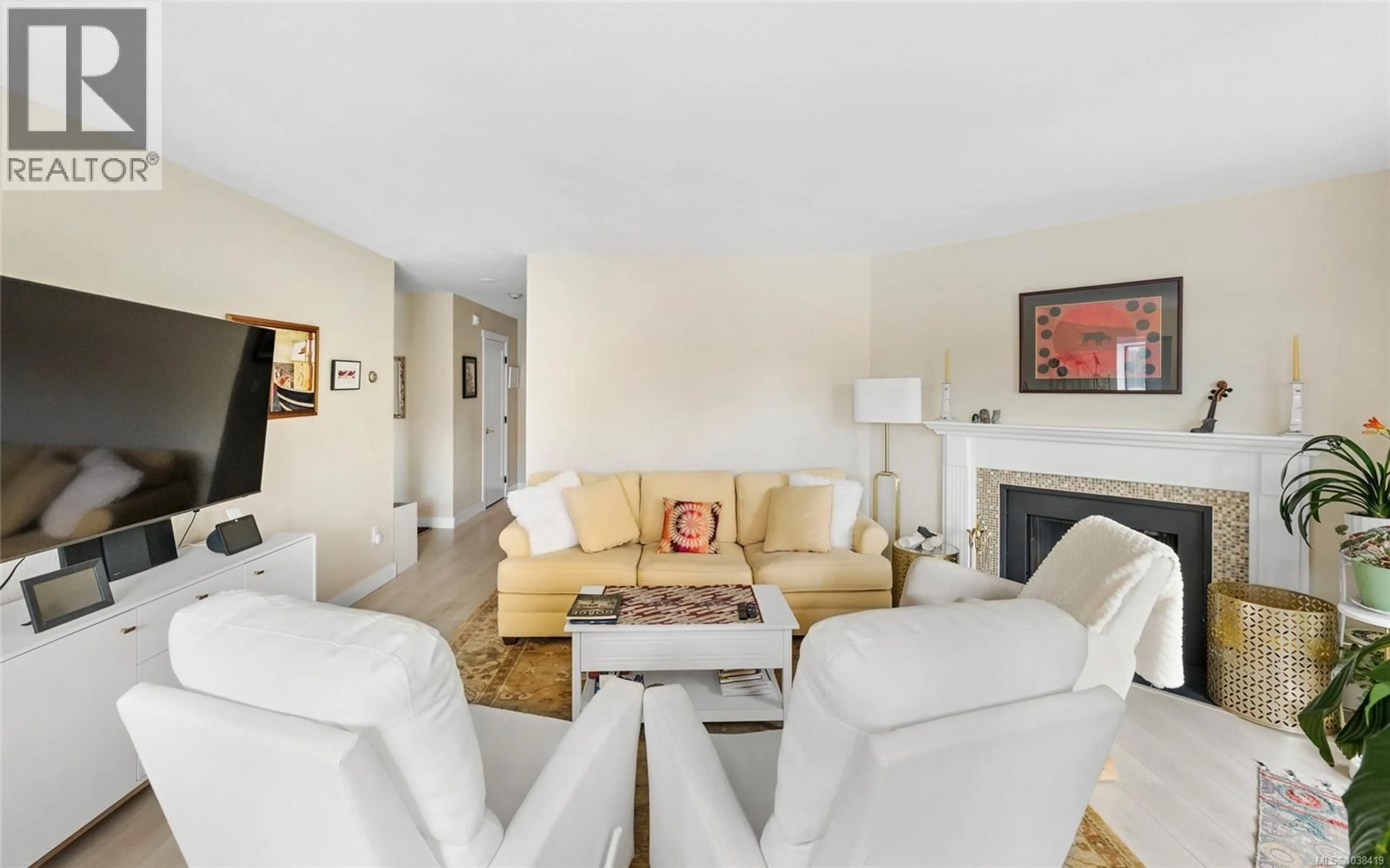 Living room with furniture, unknown for 103 - 71 GORGE ROAD WEST, Saanich British Columbia V9A1L9