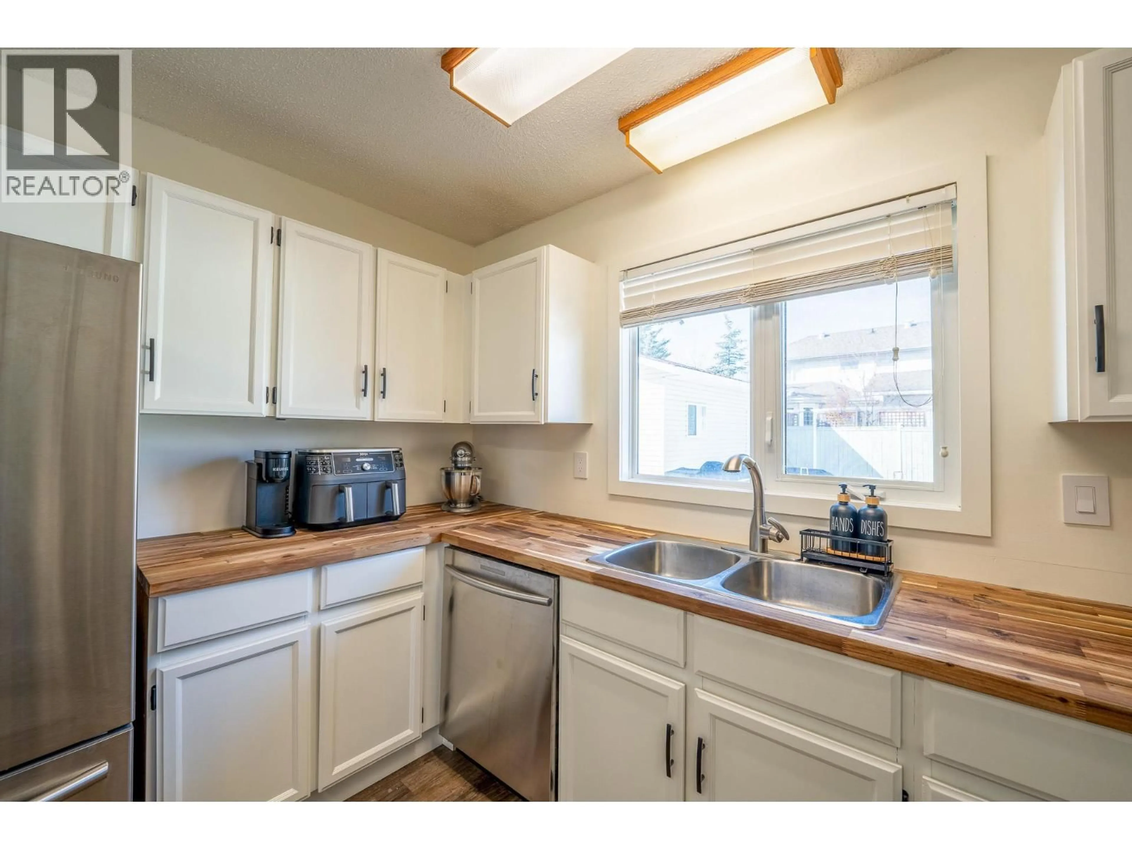 Standard kitchen, wood/laminate floor for 10713 CYPRUS COURT, Dawson Creek British Columbia V1G4N1