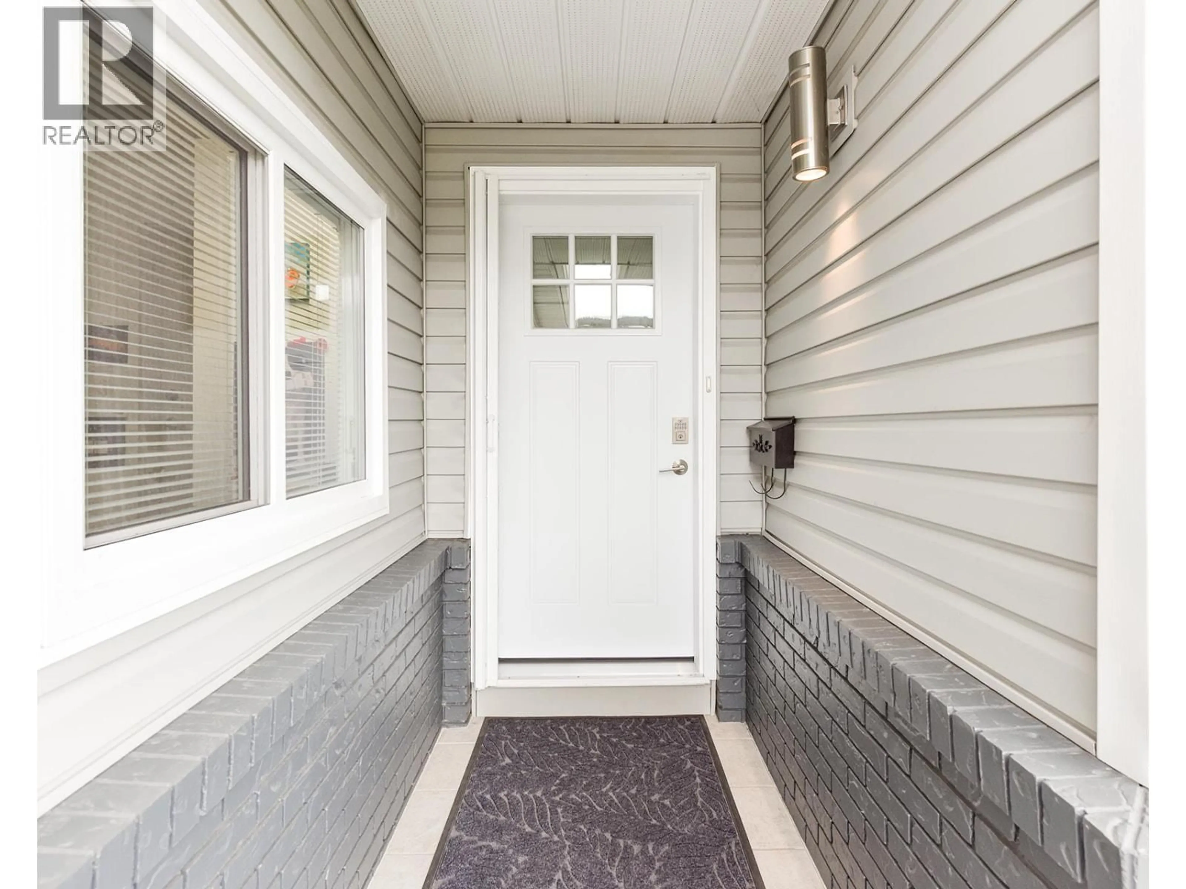 Indoor entryway for 9 KINGFISHER DRIVE, Penticton British Columbia V2A8K6