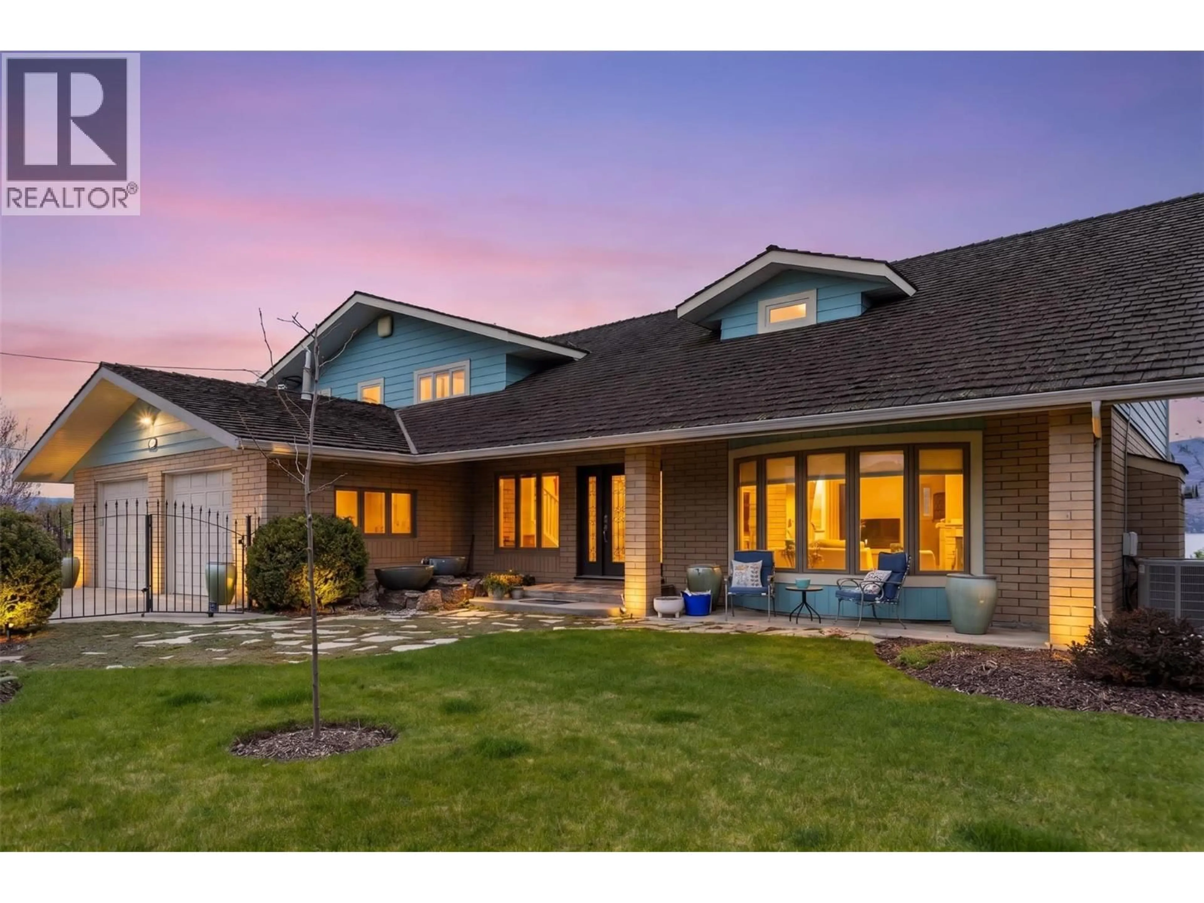 Home with vinyl exterior material, mountain view for 1601 PRITCHARD DRIVE, West Kelowna British Columbia V4T1X4