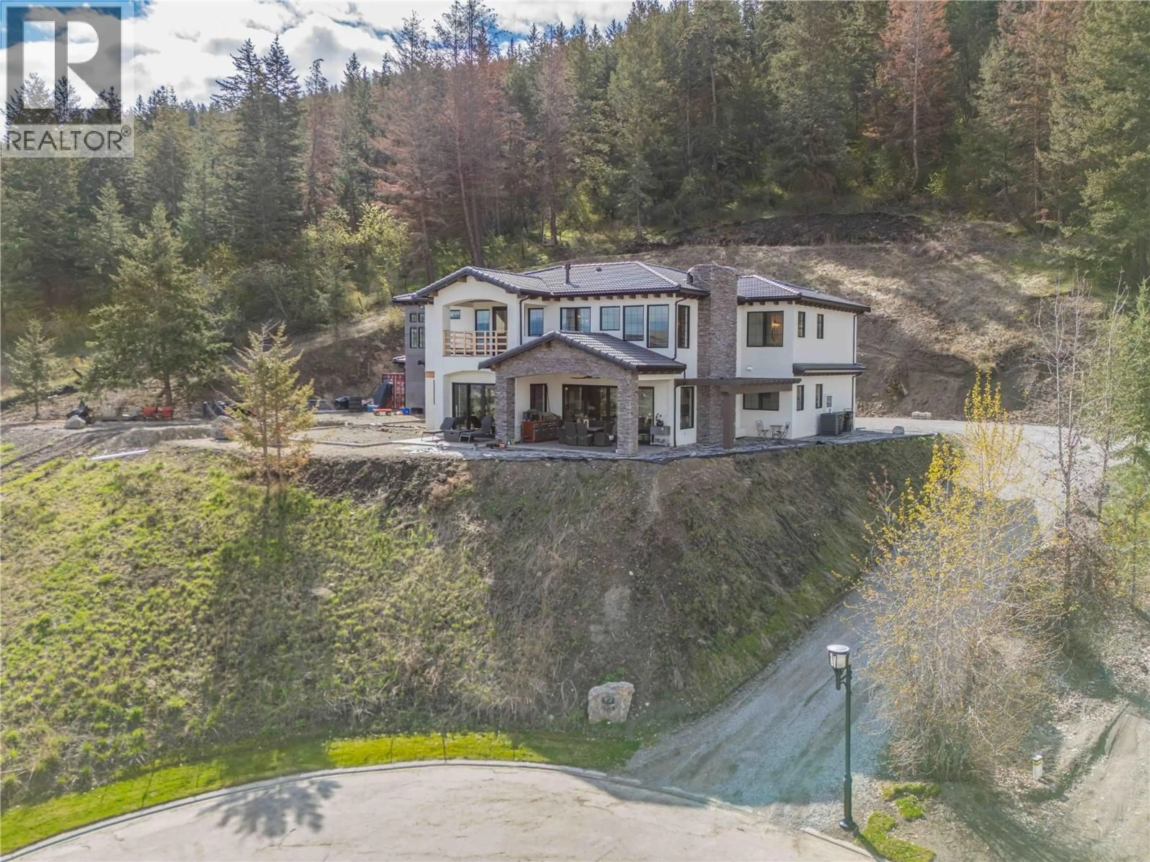 A pic from outside/outdoor area/front of a property/back of a property/a pic from drone, unknown for 164 SUNSET BOULEVARD, Vernon British Columbia V1H1T7