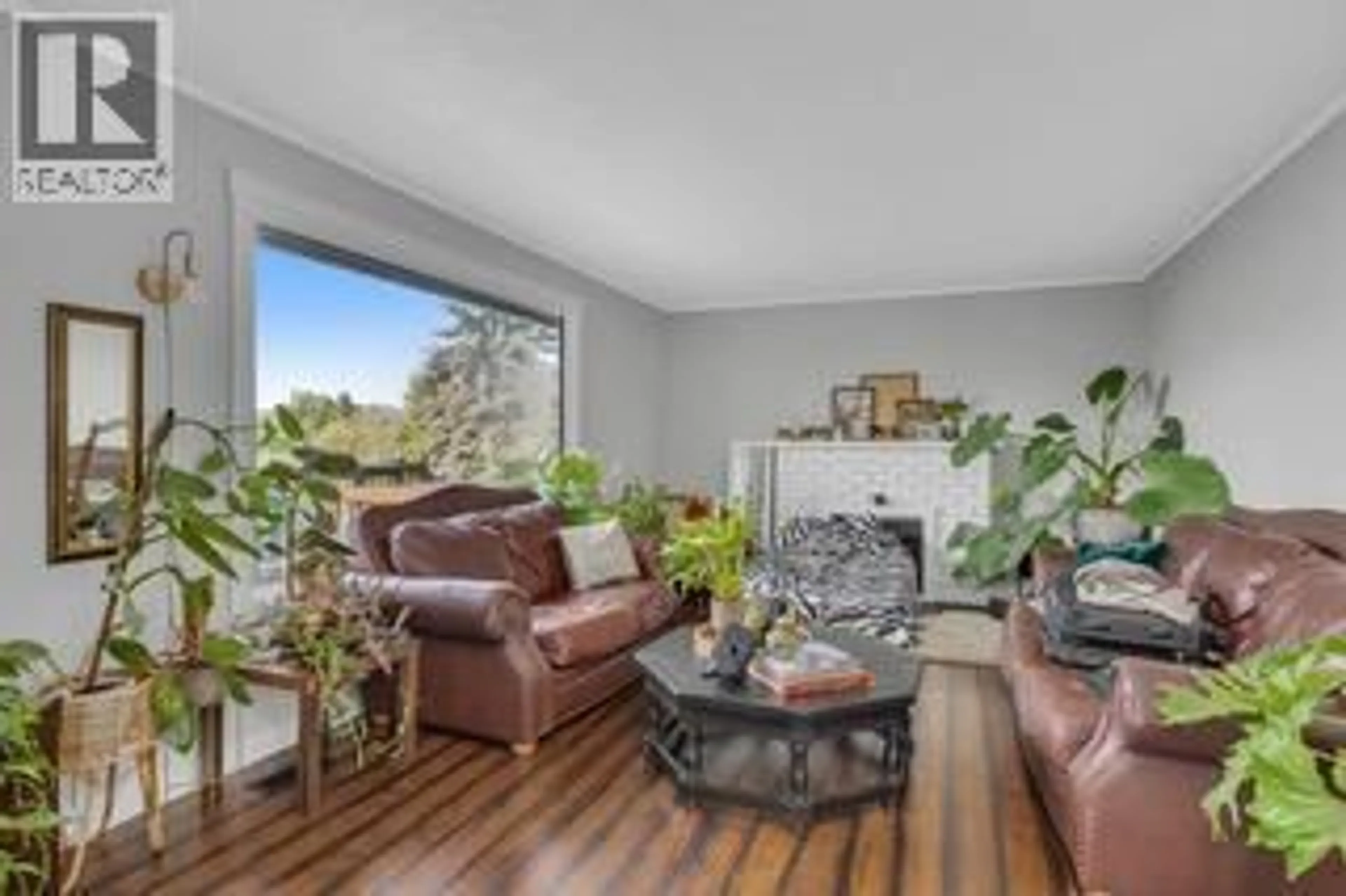 Living room with furniture, unknown for 1185 SUNNYSIDE ROAD, West Kelowna British Columbia V1Z2S5