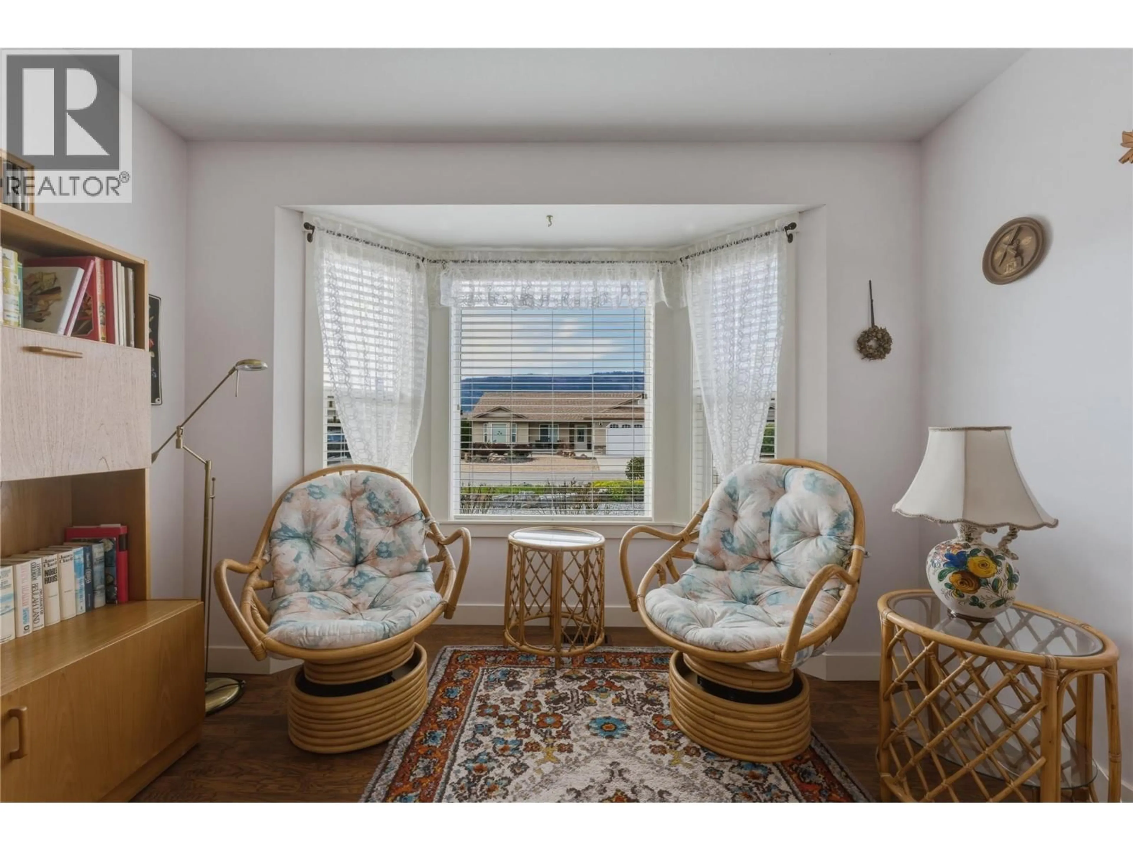 Living room with furniture, unknown for 4149 4TH STREET, Vernon British Columbia V1H1Z1