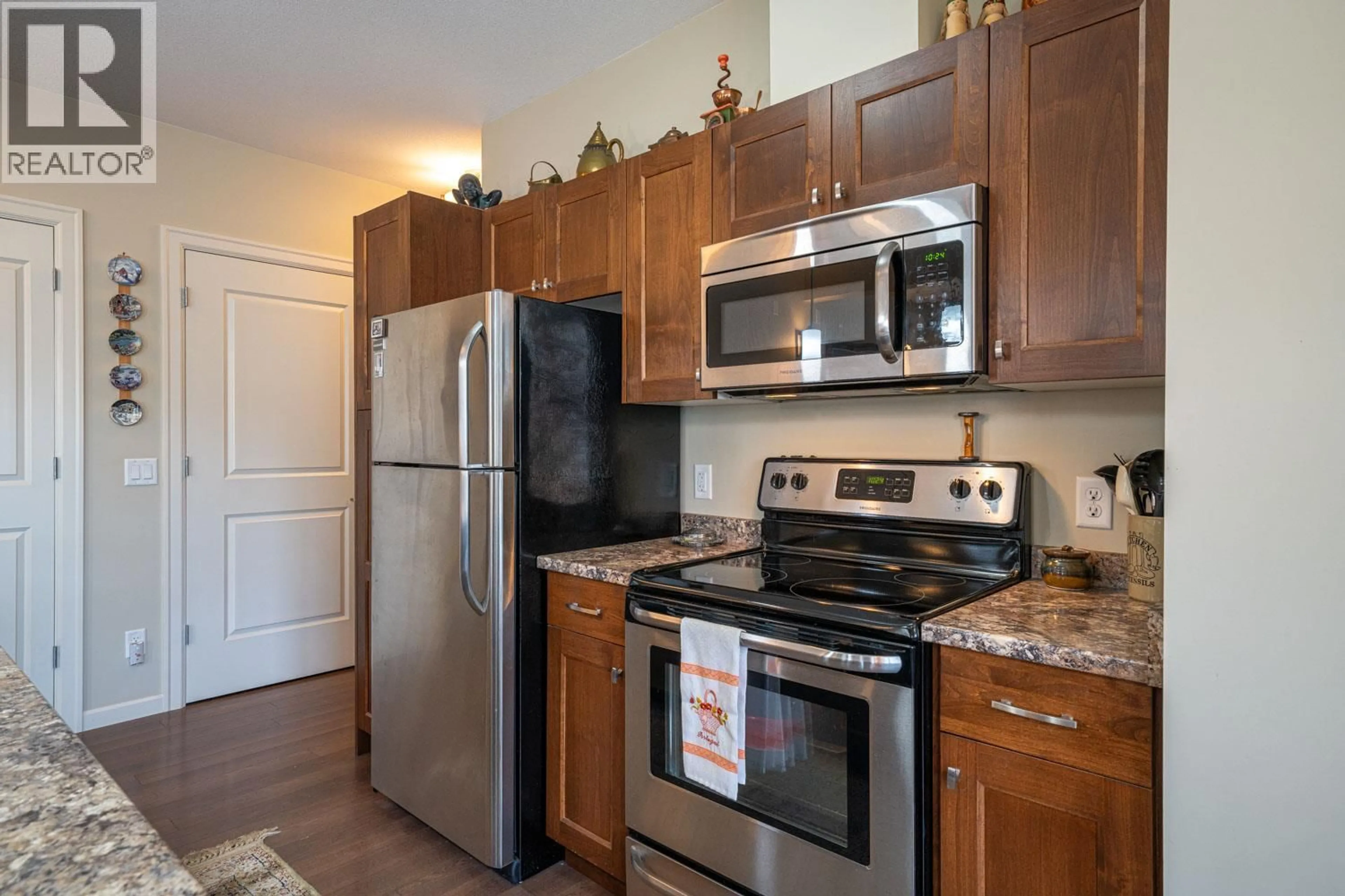 Standard kitchen, unknown for 103 - 3010 35TH STREET, Vernon British Columbia V1T0A7