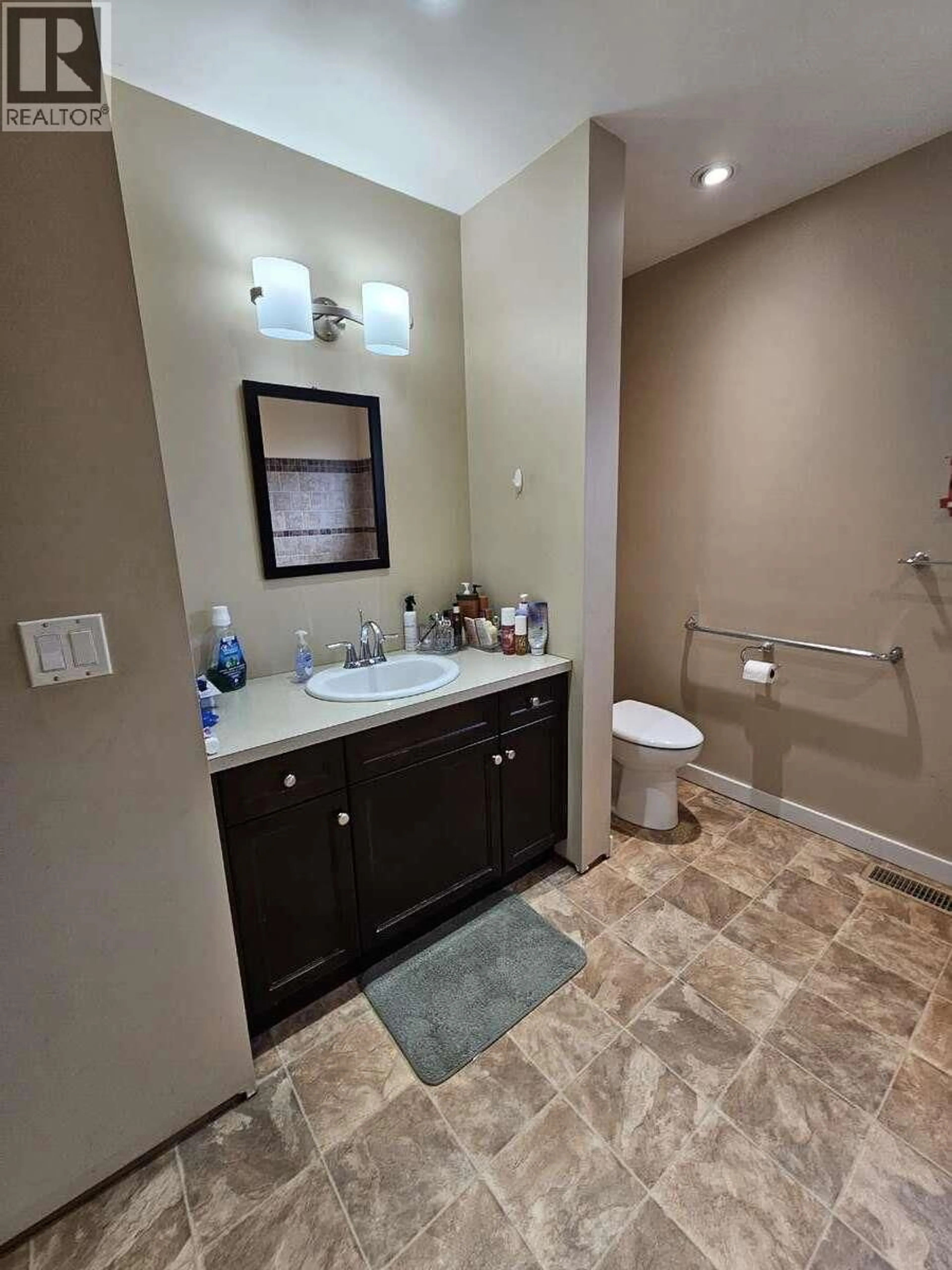 Contemporary bathroom, ceramic/tile floor for 1501 DOUGLAS STREET, Revelstoke British Columbia V0E2S0