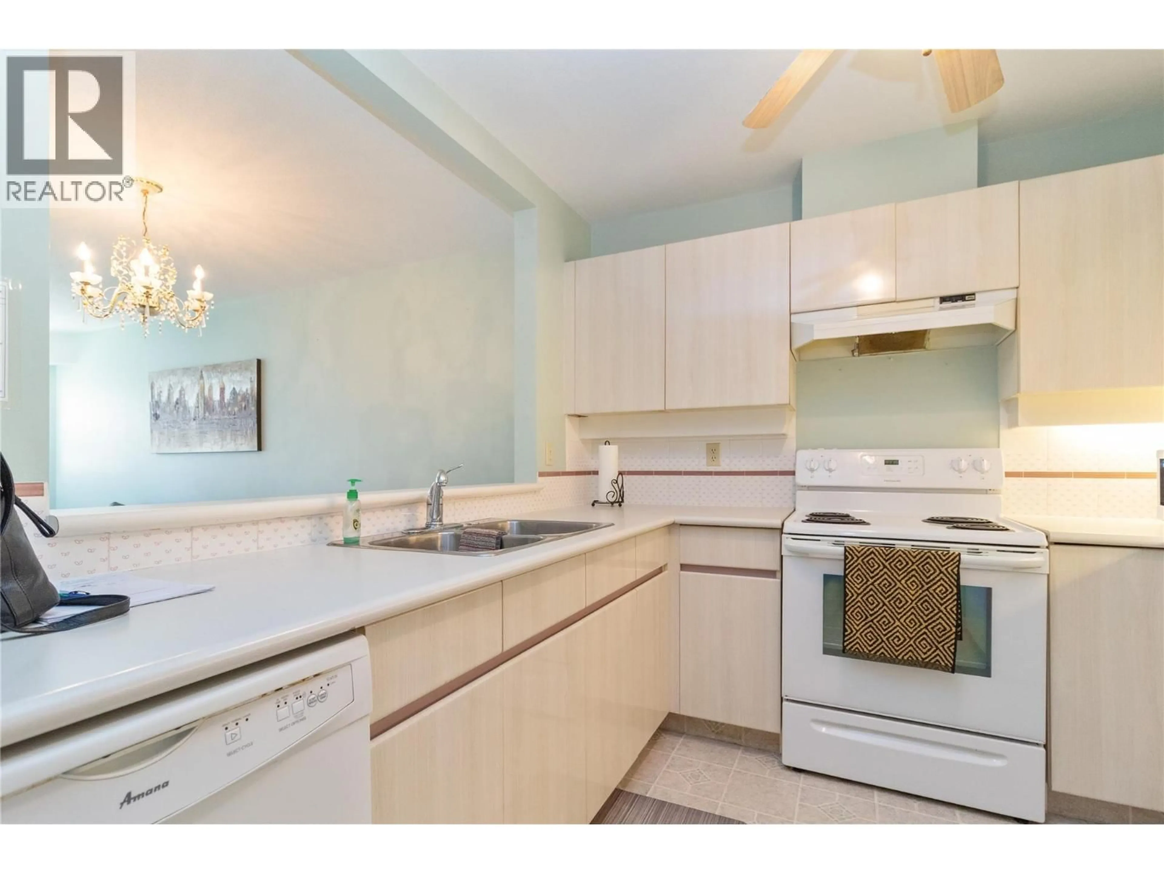 Standard kitchen, unknown for 205 - 3157 CASORSO ROAD, Kelowna British Columbia V1W3J4