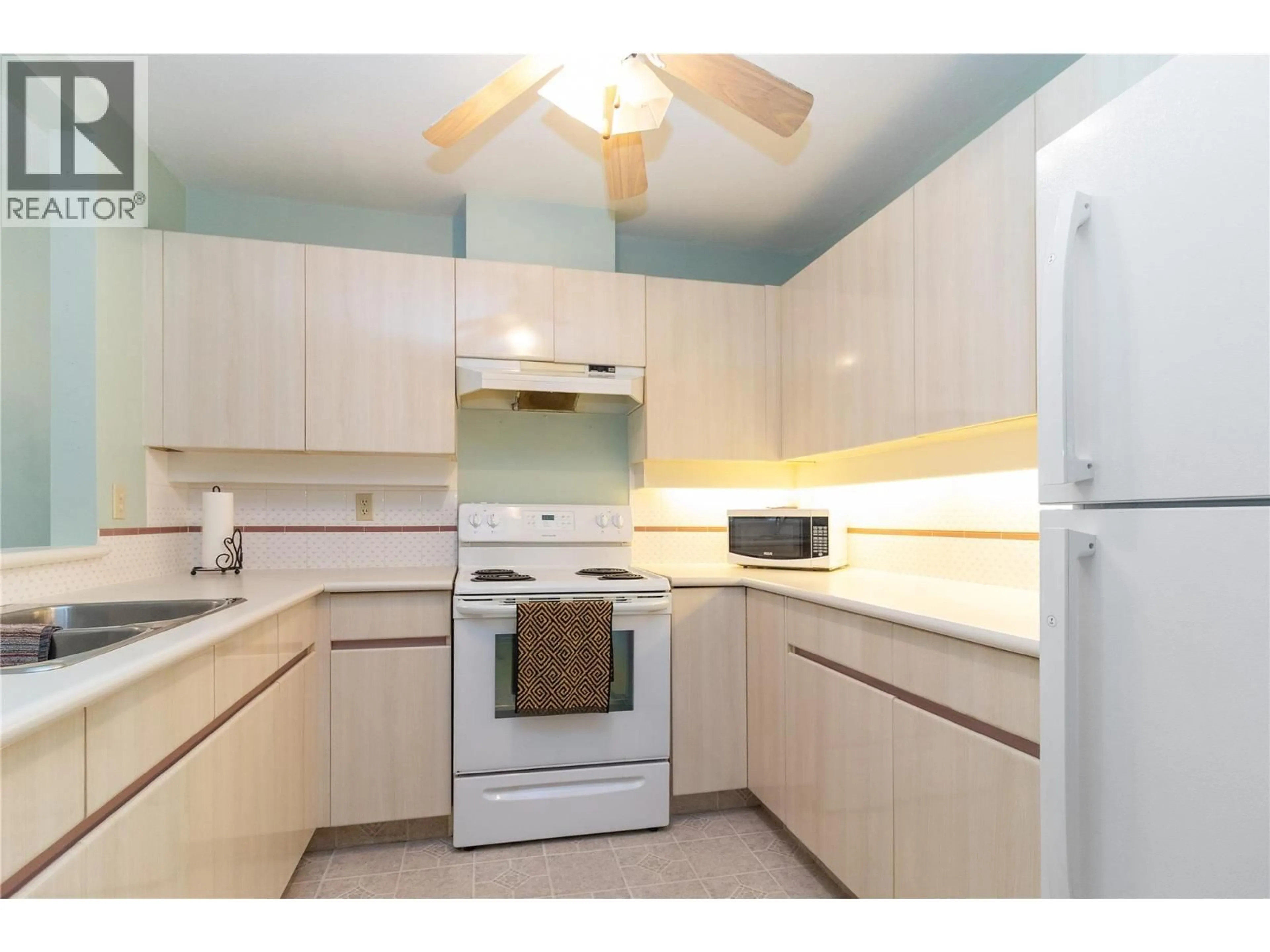 Standard kitchen, unknown for 205 - 3157 CASORSO ROAD, Kelowna British Columbia V1W3J4