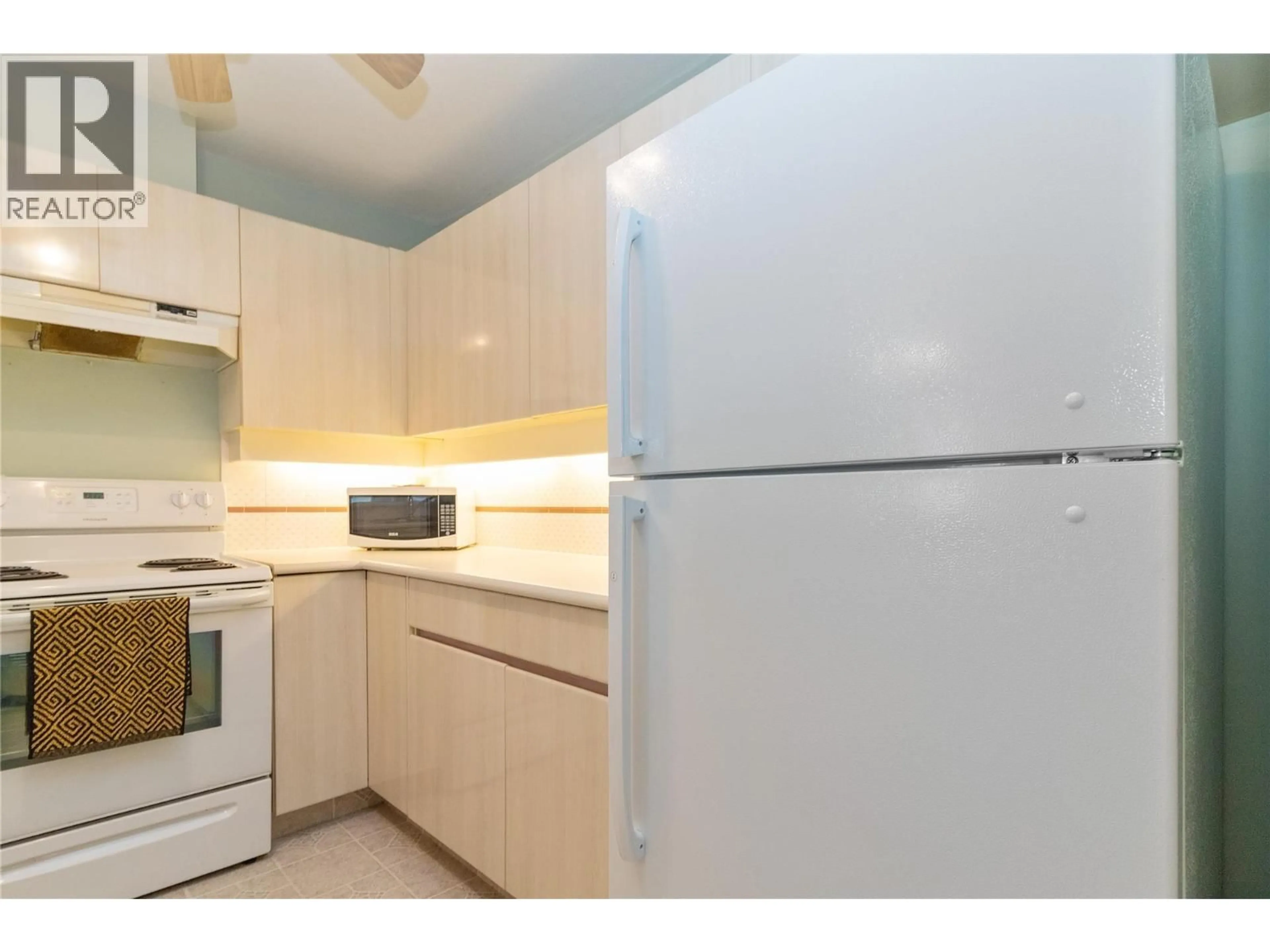 Standard kitchen, unknown for 205 - 3157 CASORSO ROAD, Kelowna British Columbia V1W3J4