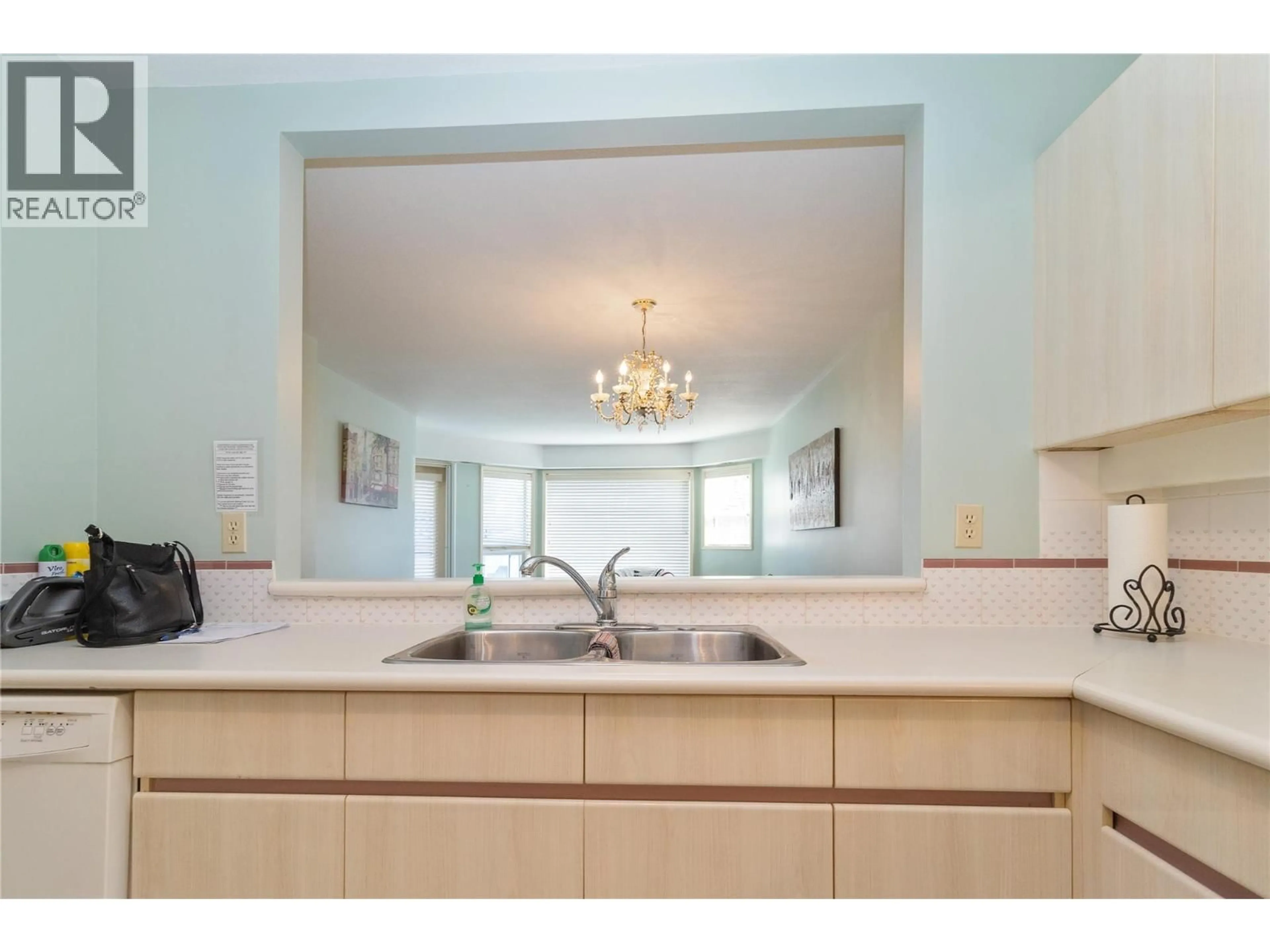 Open concept kitchen, ceramic/tile floor for 205 - 3157 CASORSO ROAD, Kelowna British Columbia V1W3J4