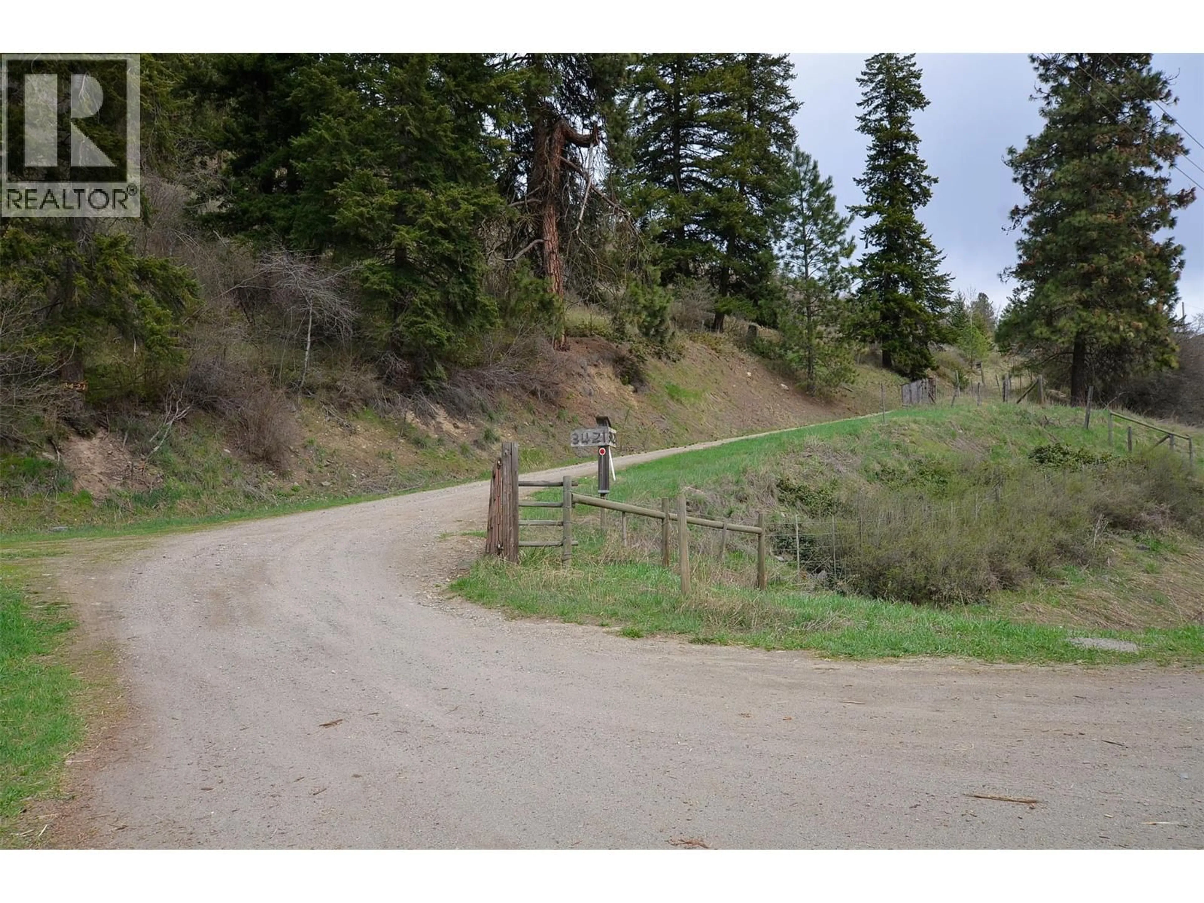 Blurry image for 3421 HIGHWAY 6 HIGHWAY, Lumby British Columbia V0E2G7