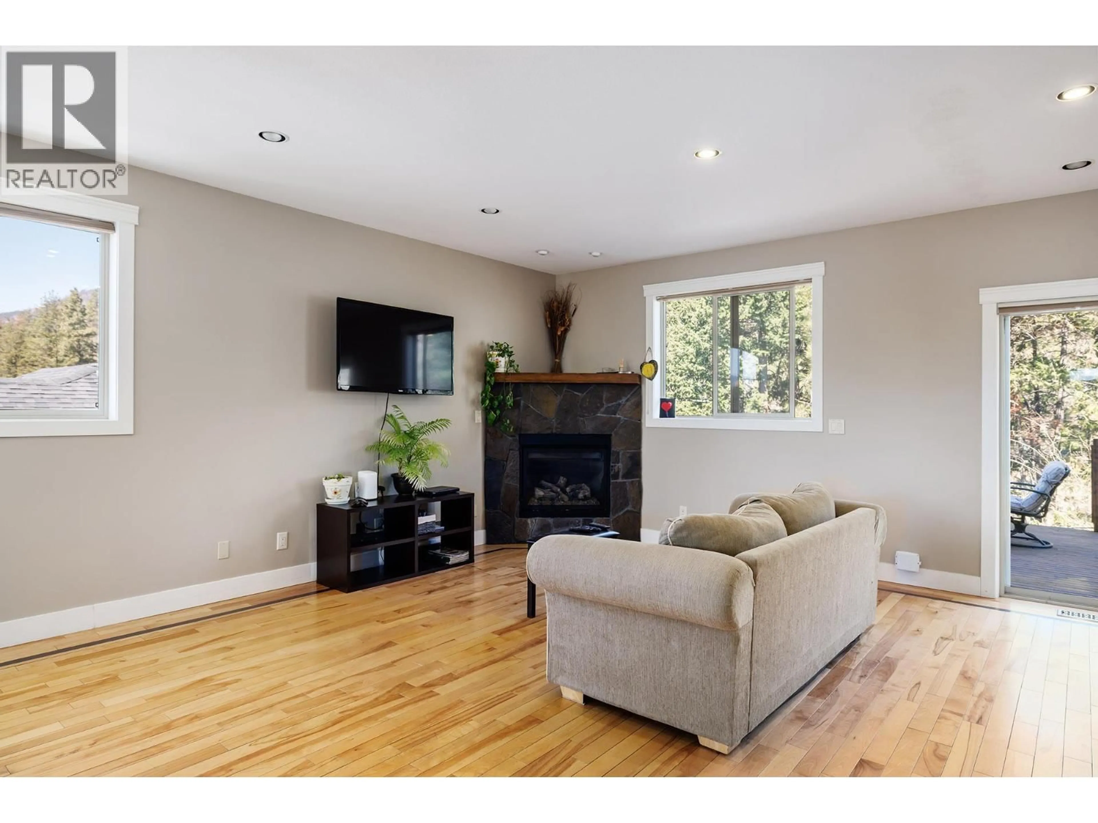 Living room with furniture, wood/laminate floor for 2054 SUNVIEW DRIVE, West Kelowna British Columbia V1Z3X6