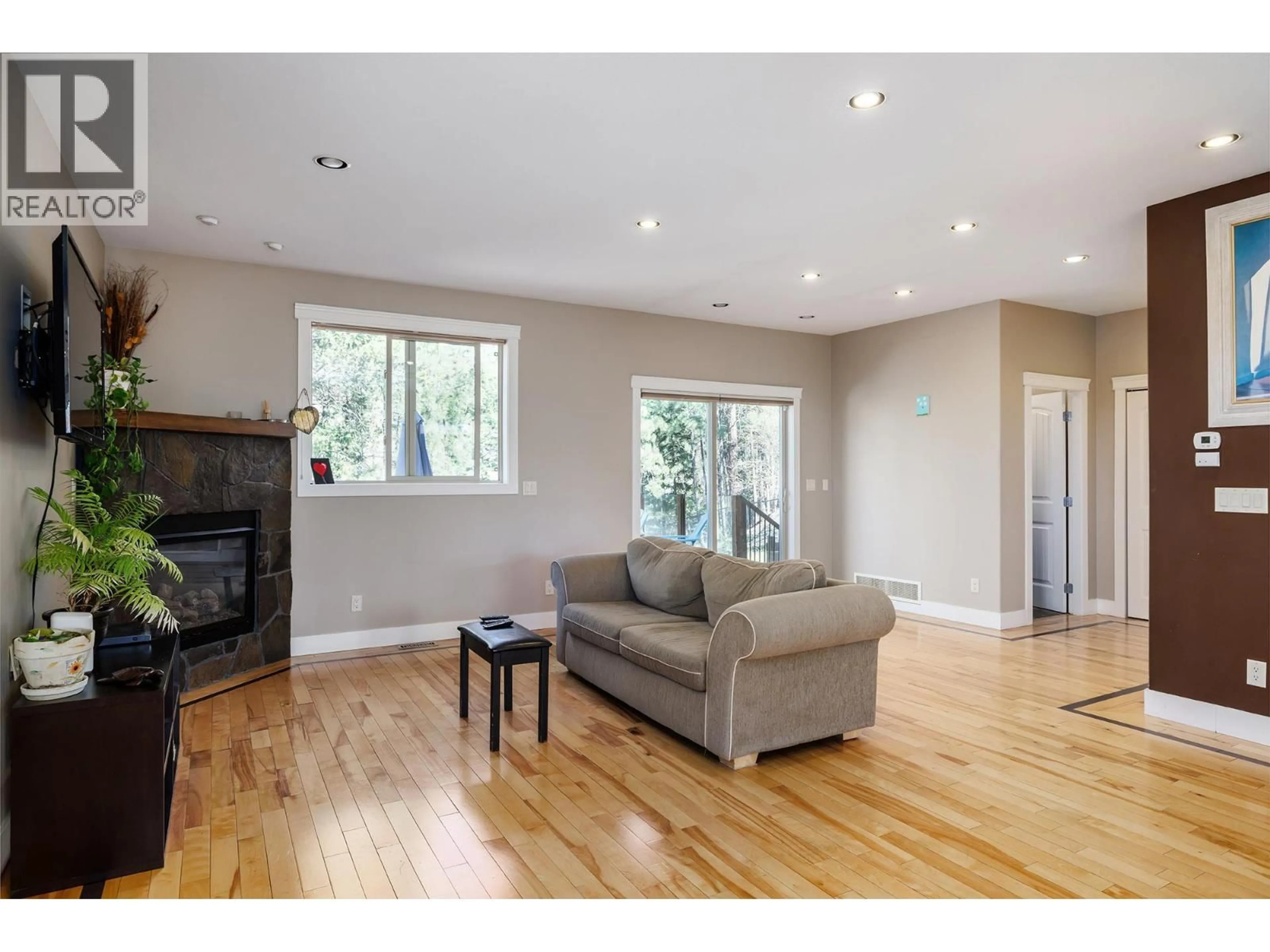 Living room with furniture, wood/laminate floor for 2054 SUNVIEW DRIVE, West Kelowna British Columbia V1Z3X6