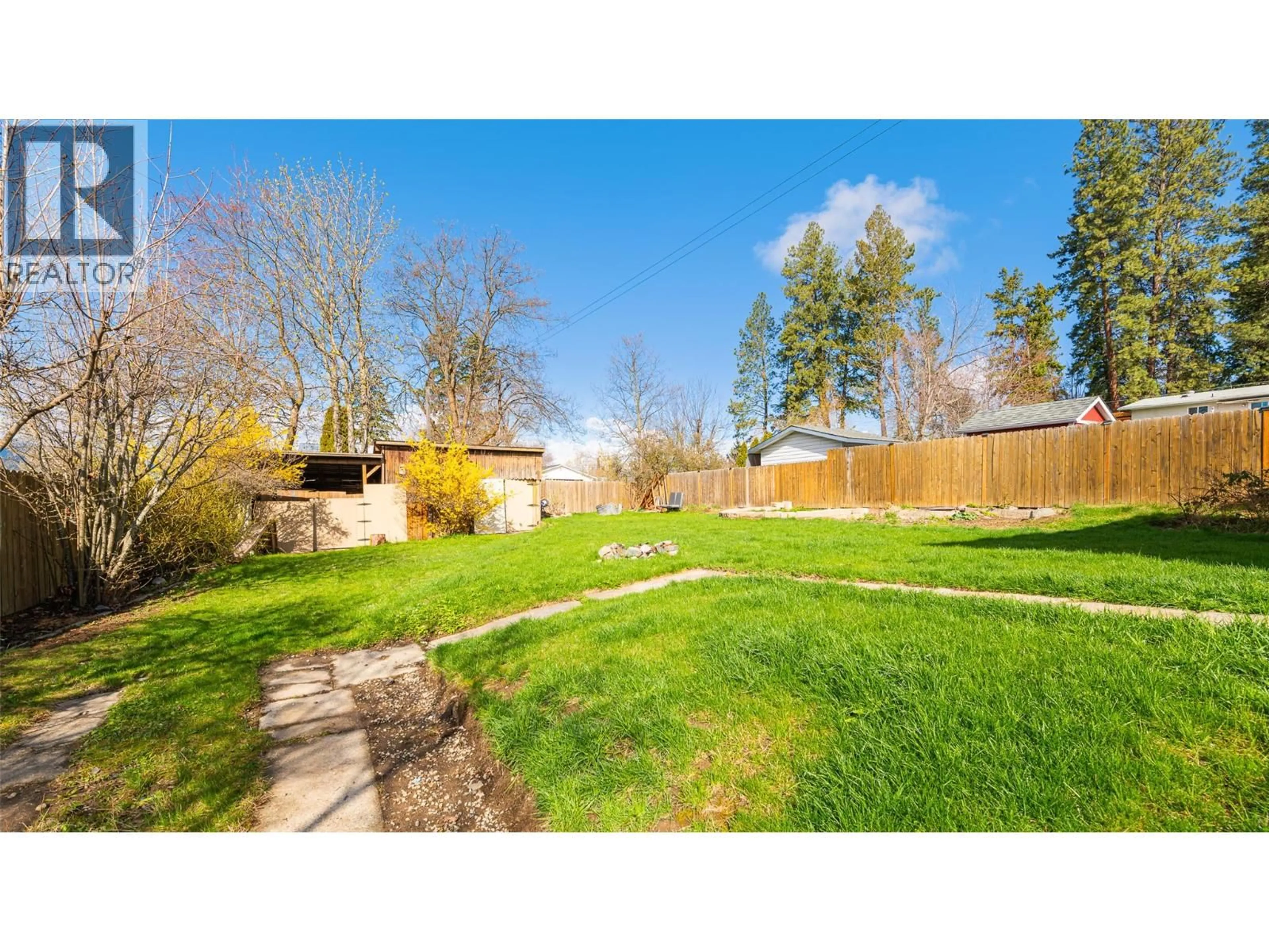 A pic from outside/outdoor area/front of a property/back of a property/a pic from drone, unknown for 115 24TH AVENUE NORTH, Creston British Columbia V0B1G5