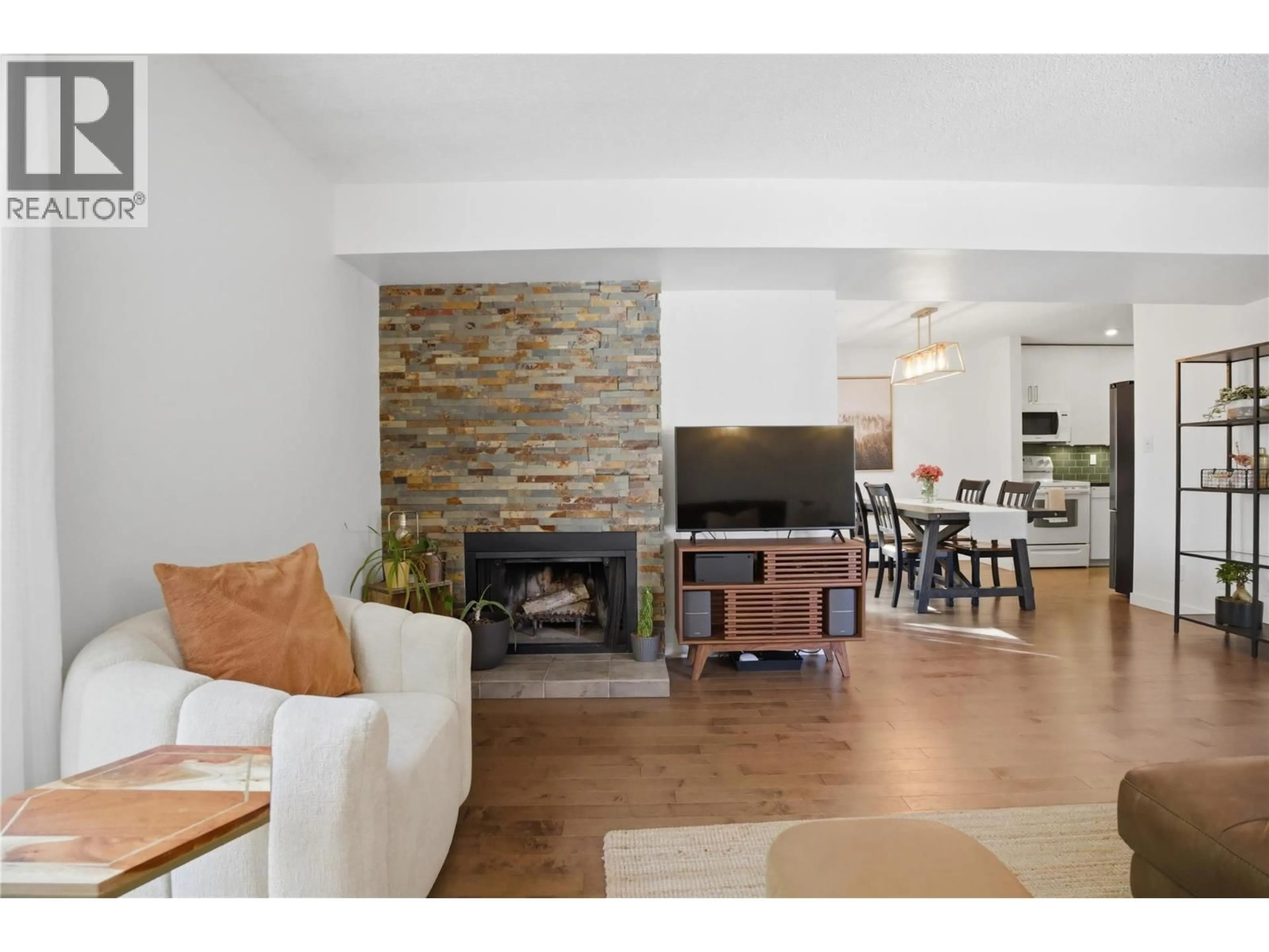 Living room with furniture, unknown for 85 - 1435 SUMMIT DRIVE, Kamloops British Columbia V2E1S4