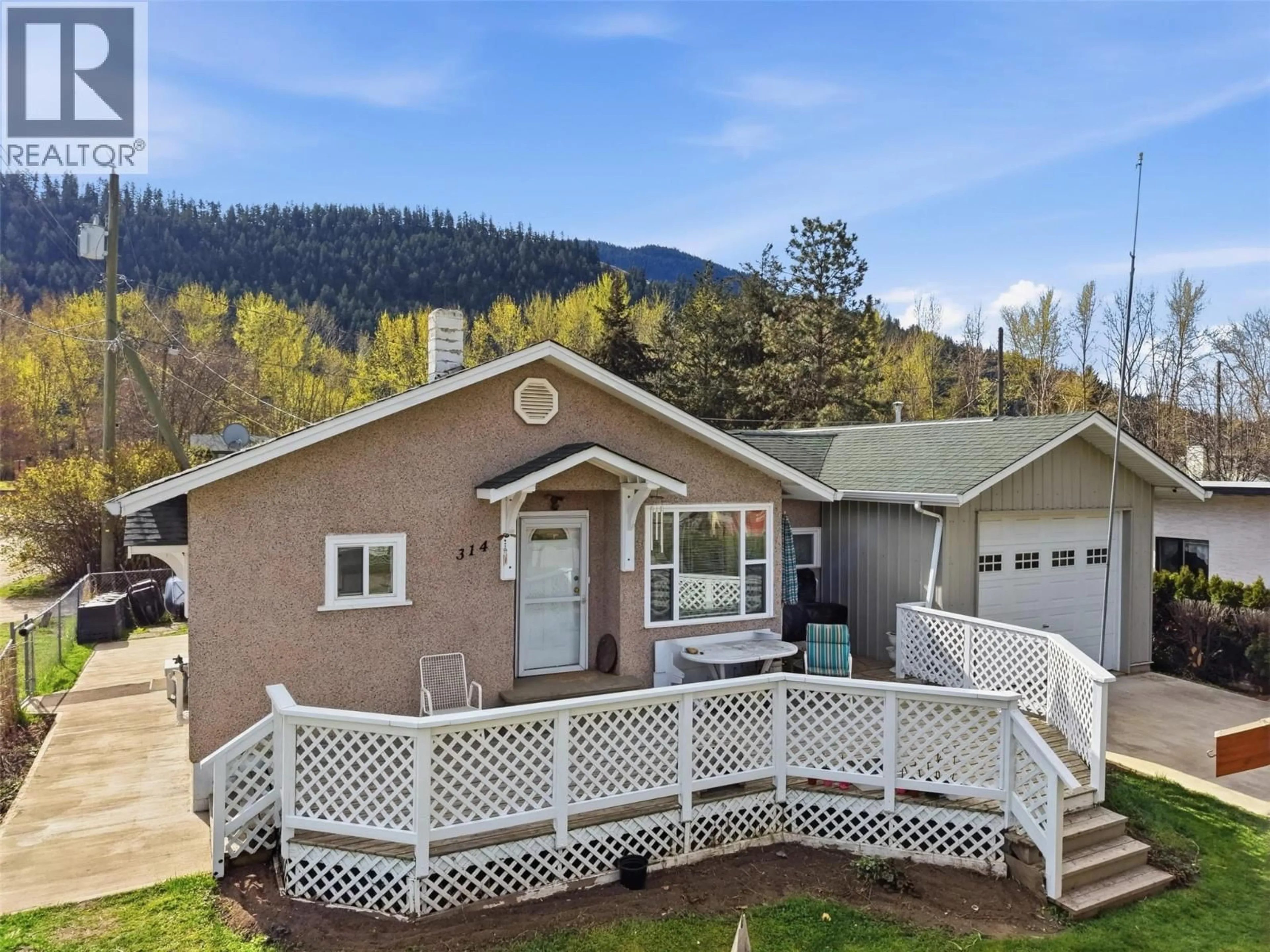 Home with vinyl exterior material, mountain view for 314 WILSON STREET, Chase British Columbia V0E1M0