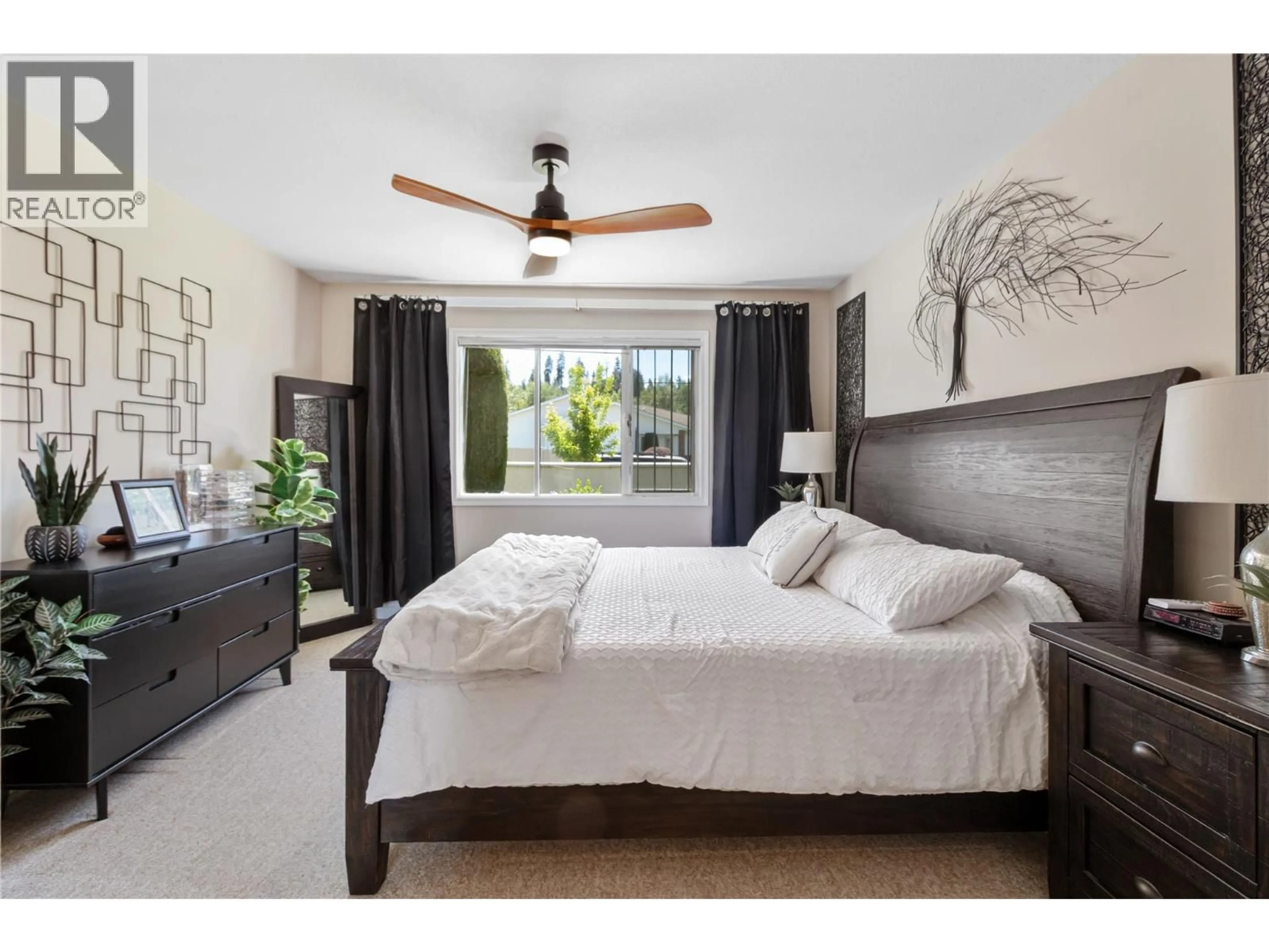Bedroom with bed, unknown for 3 - 1886 PARKVIEW CRESCENT, Kelowna British Columbia V1X7G6
