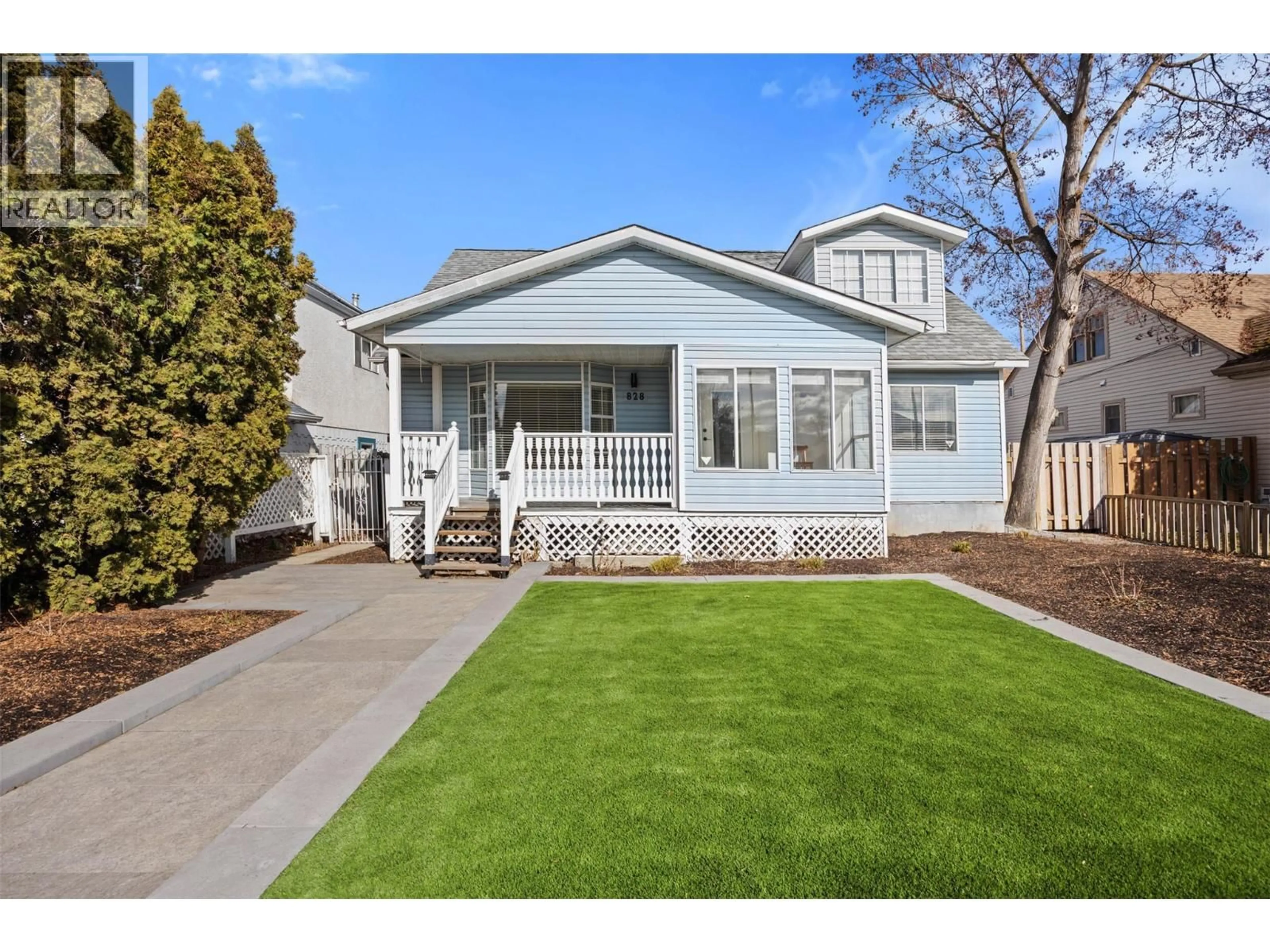 Home with vinyl exterior material, street for 828 SUTHERLAND AVENUE, Kelowna British Columbia V1Y5X5