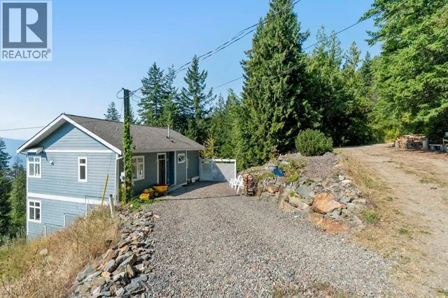 7660 LICHEN ROAD, Anglemont 2