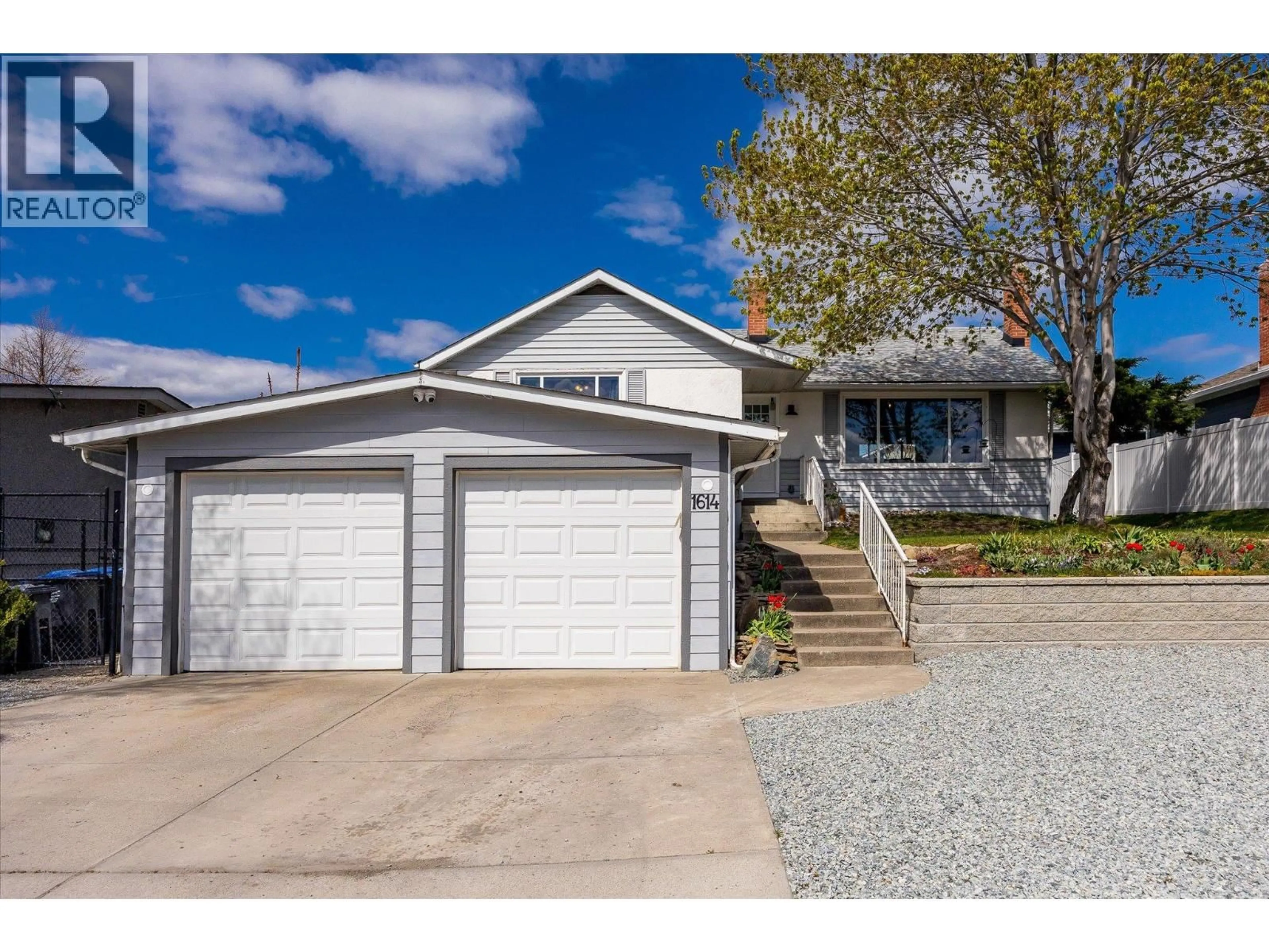 Home with vinyl exterior material, street for 1614 BERNARD AVENUE, Kelowna British Columbia V1Y6R9