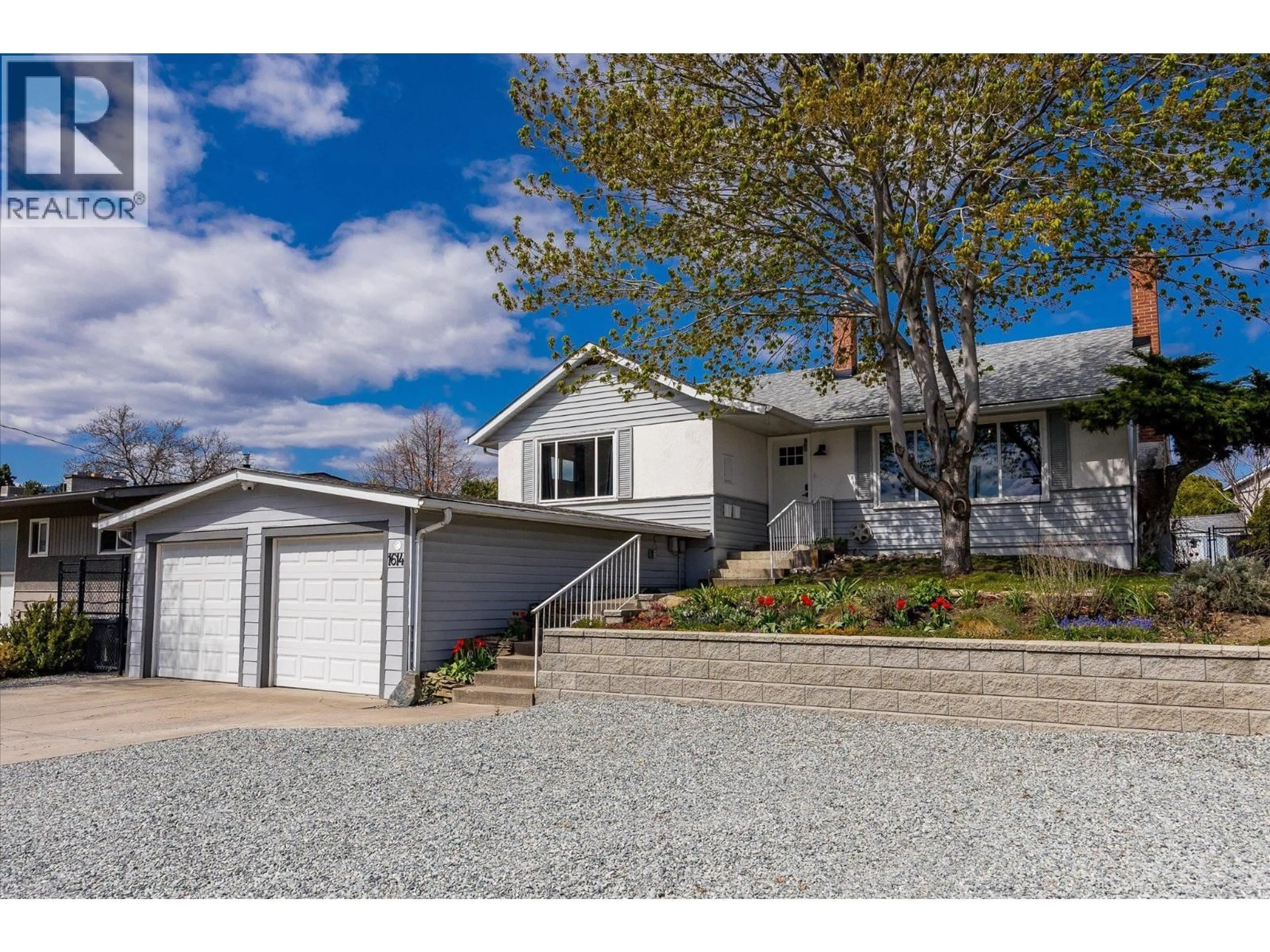 Home with vinyl exterior material, street for 1614 BERNARD AVENUE, Kelowna British Columbia V1Y6R9